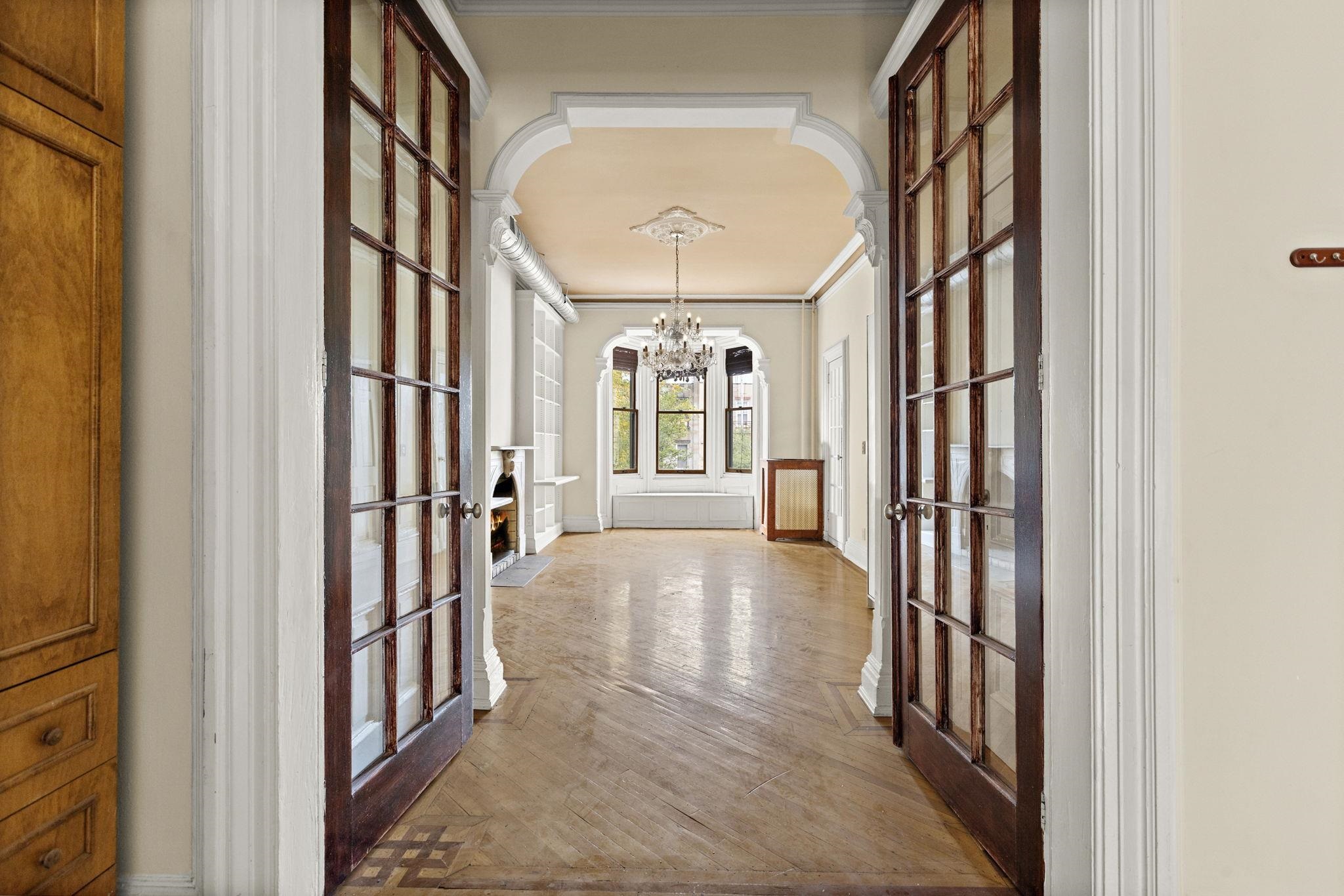 910 HUDSON ST Unit: 2