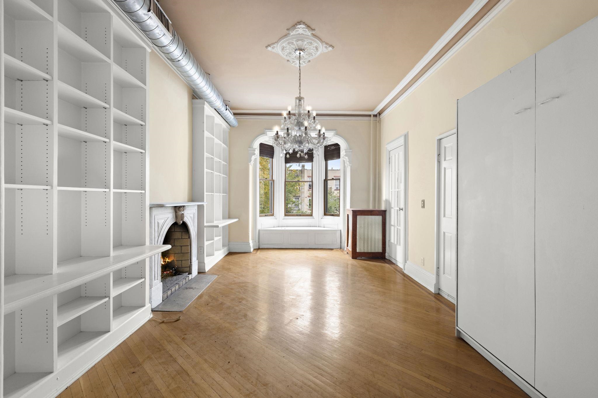 910 HUDSON ST Unit: 2