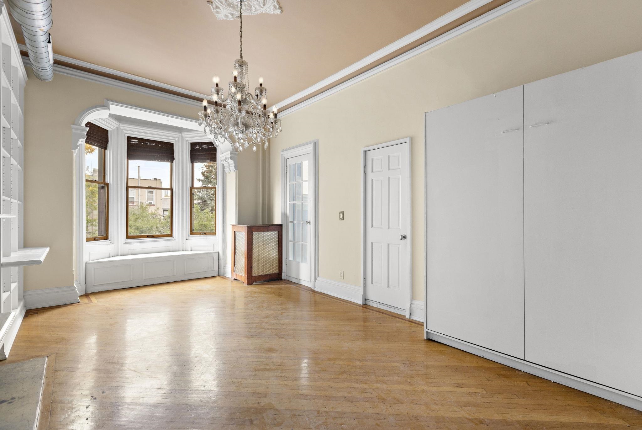 910 HUDSON ST Unit: 2