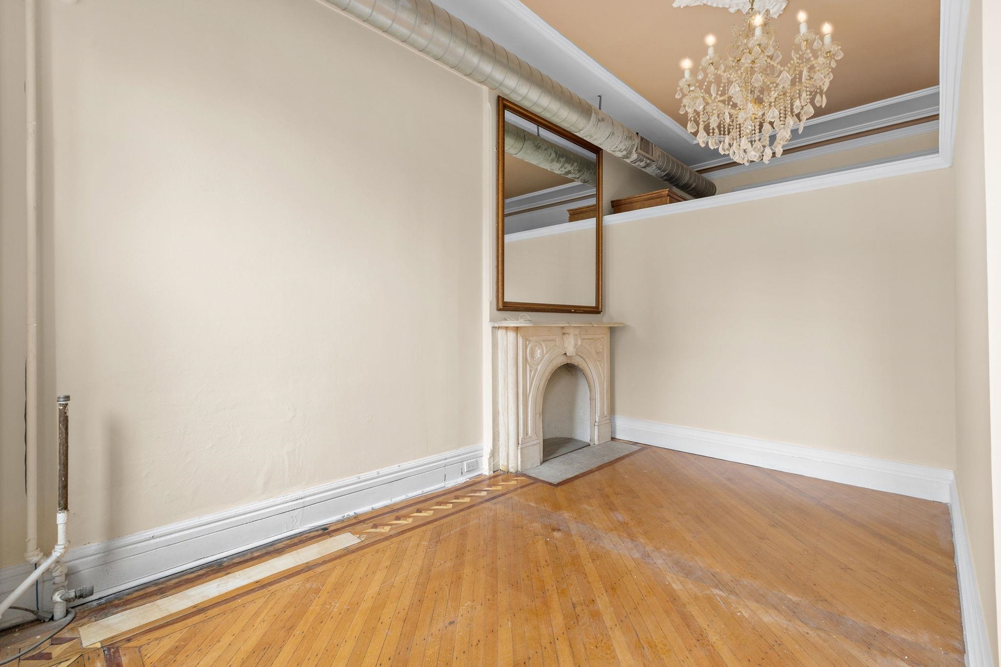 910 HUDSON ST Unit: 2