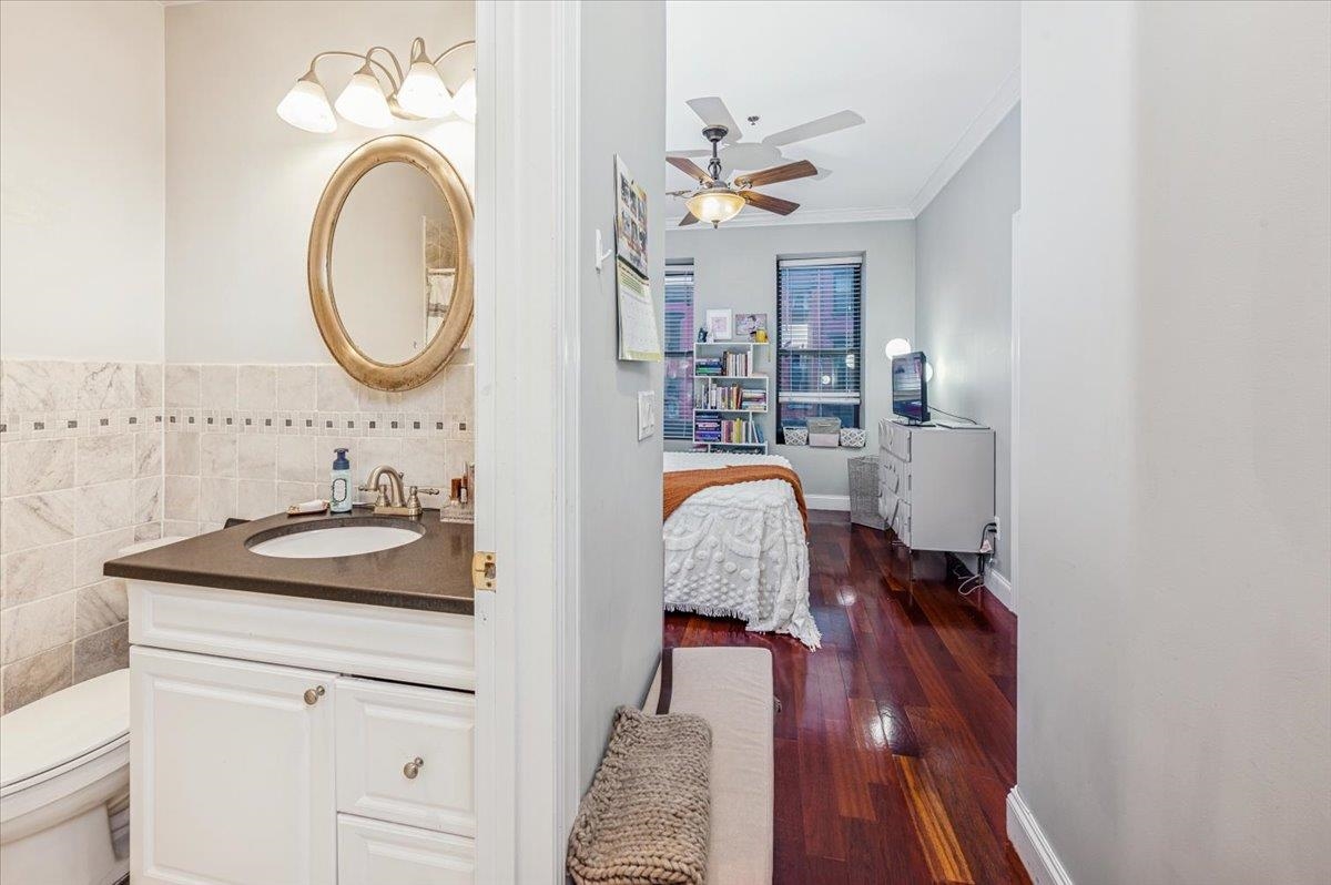 744 PARK AVE Unit: 2R