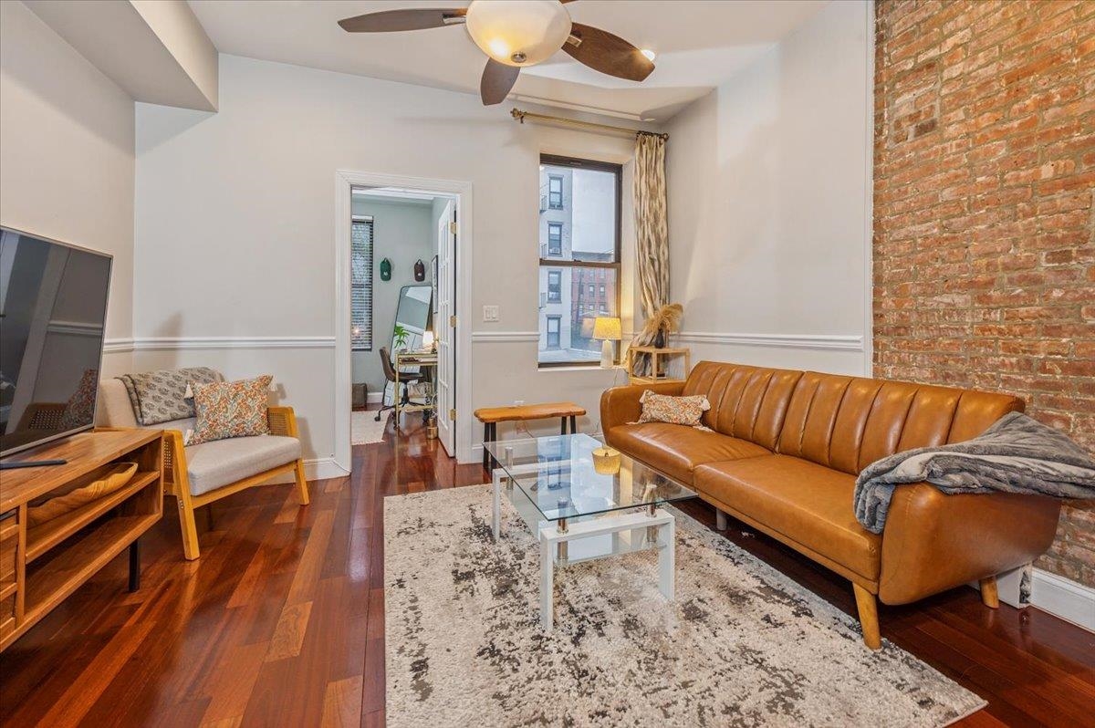 744 PARK AVE Unit: 2R