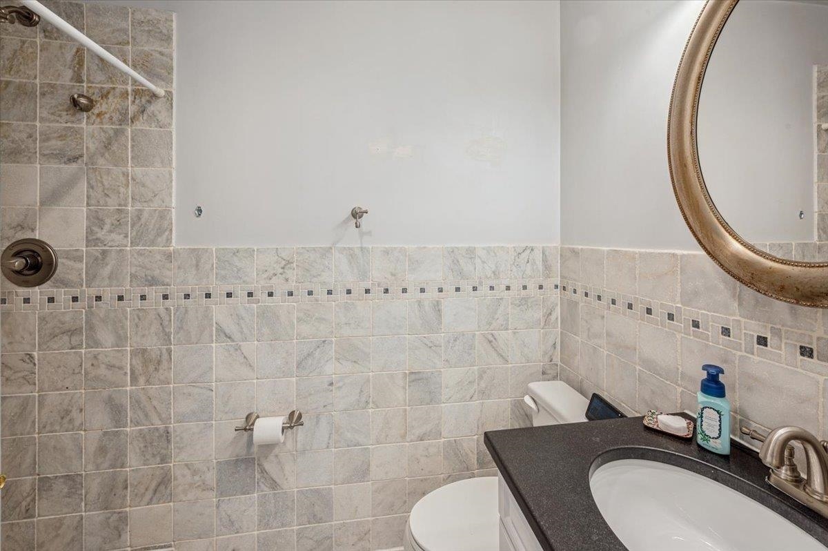 744 PARK AVE Unit: 2R