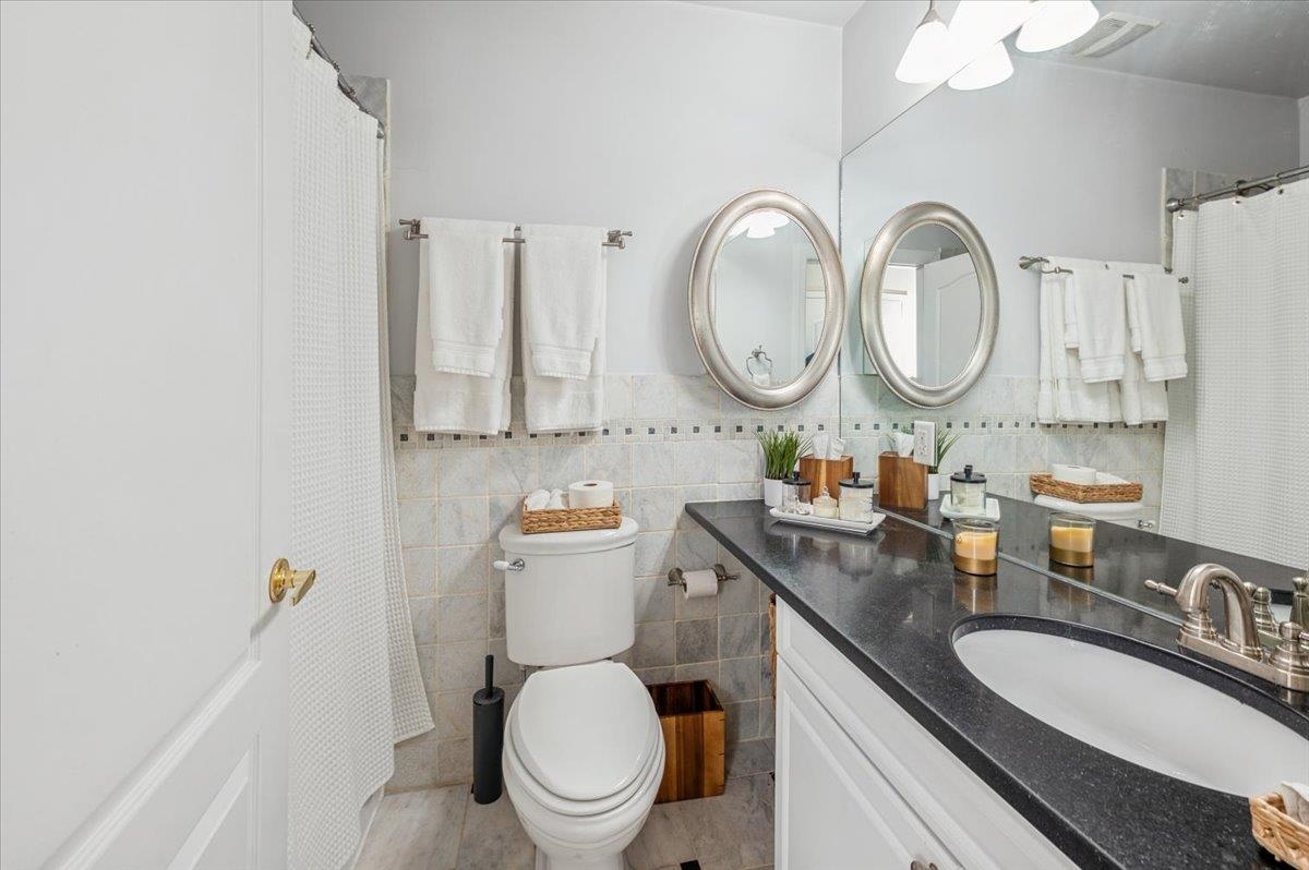 744 PARK AVE Unit: 2R