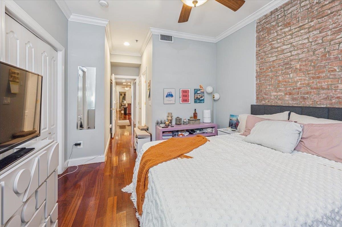 744 PARK AVE Unit: 2R