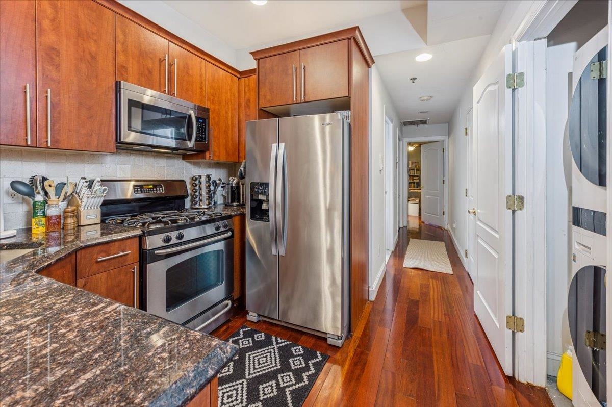 744 PARK AVE Unit: 2R