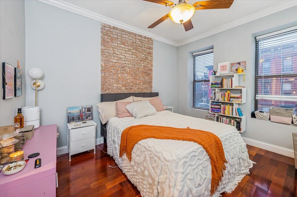 744 PARK AVE Unit: 2R