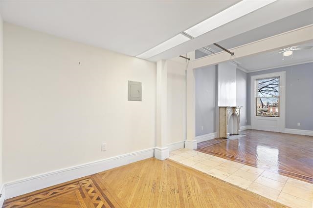 910 HUDSON ST Unit: 3