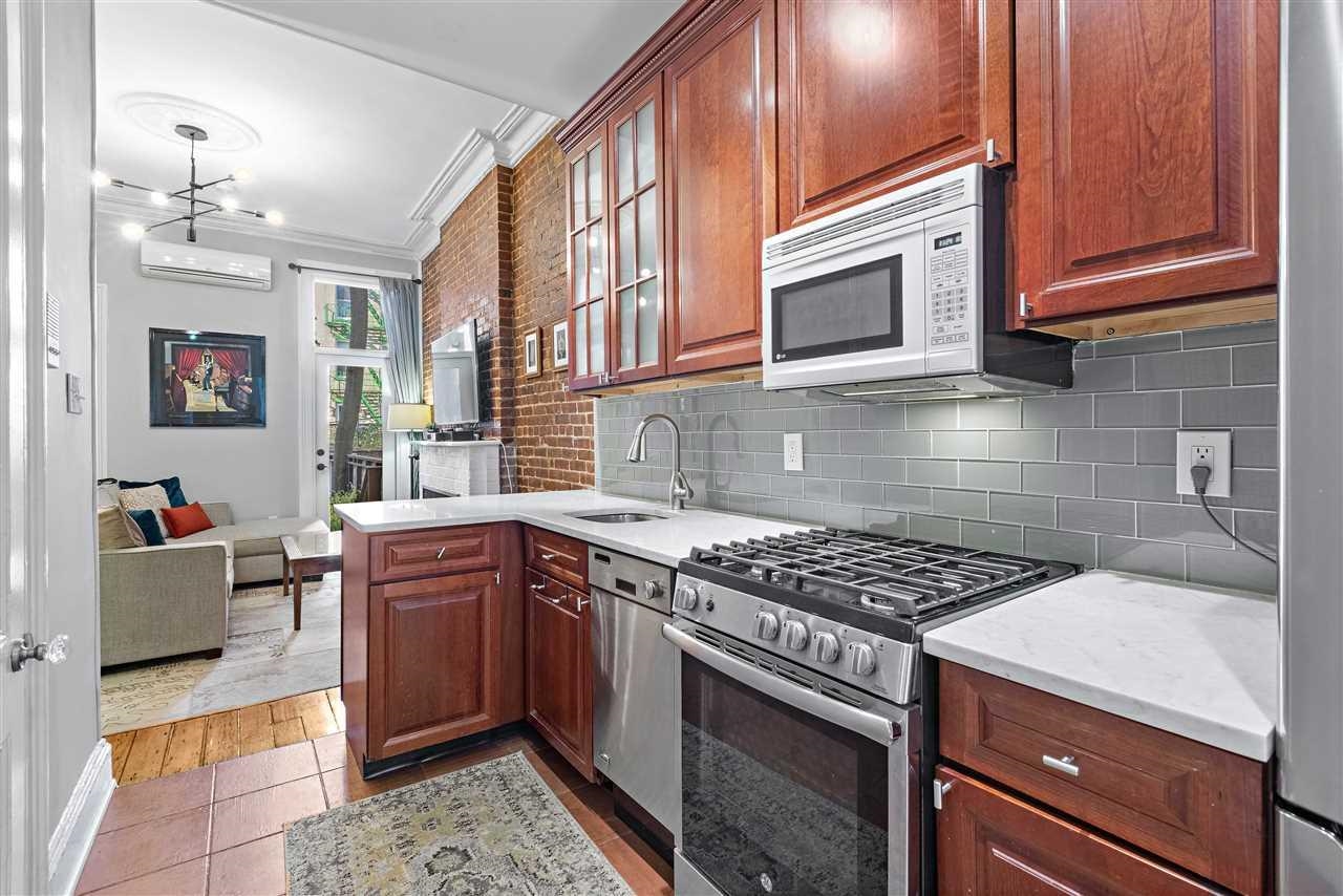 924 GARDEN ST Unit: 1R