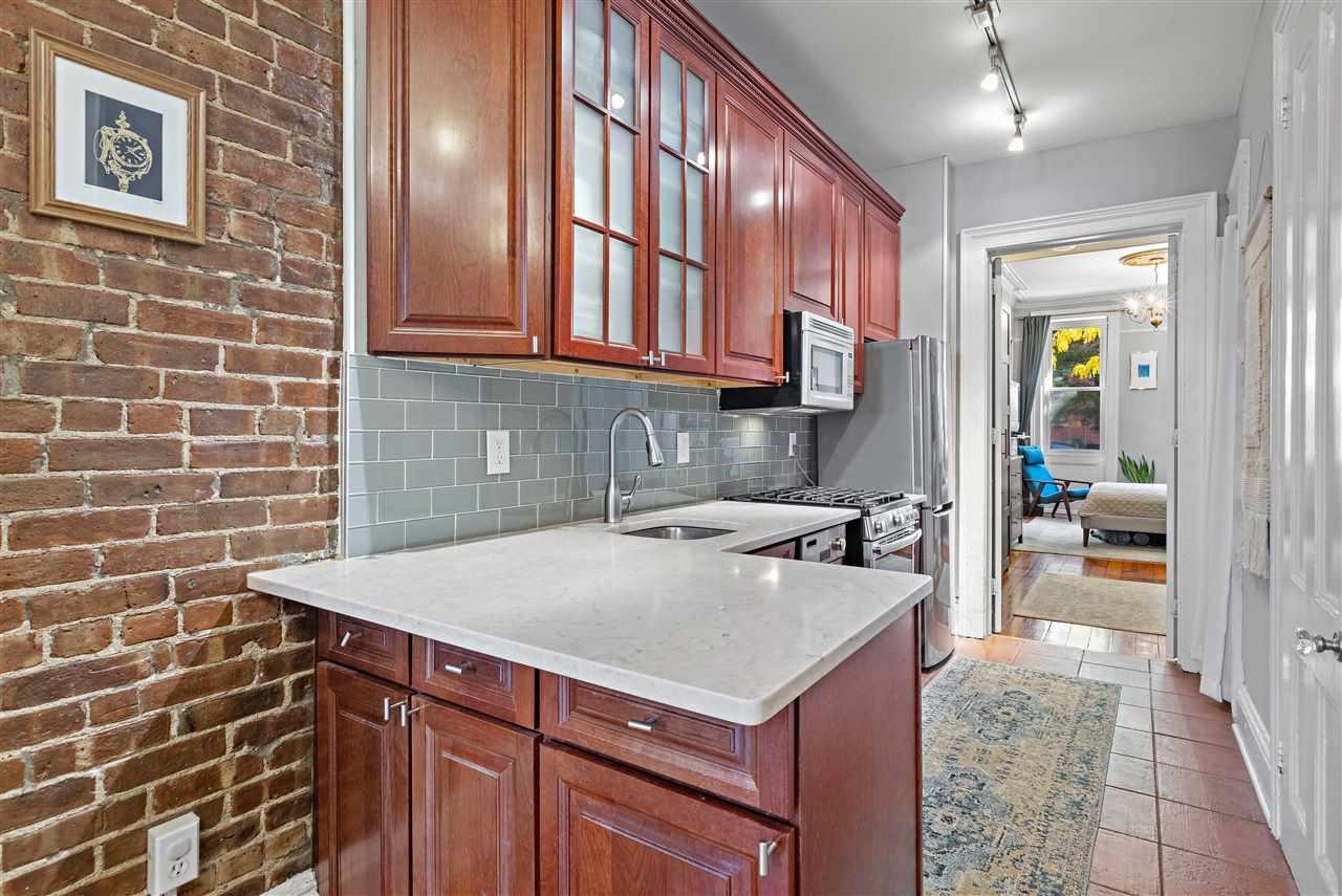 924 GARDEN ST Unit: 1R