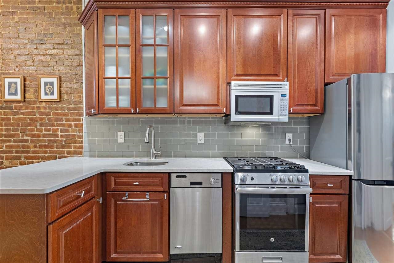 924 GARDEN ST Unit: 1R