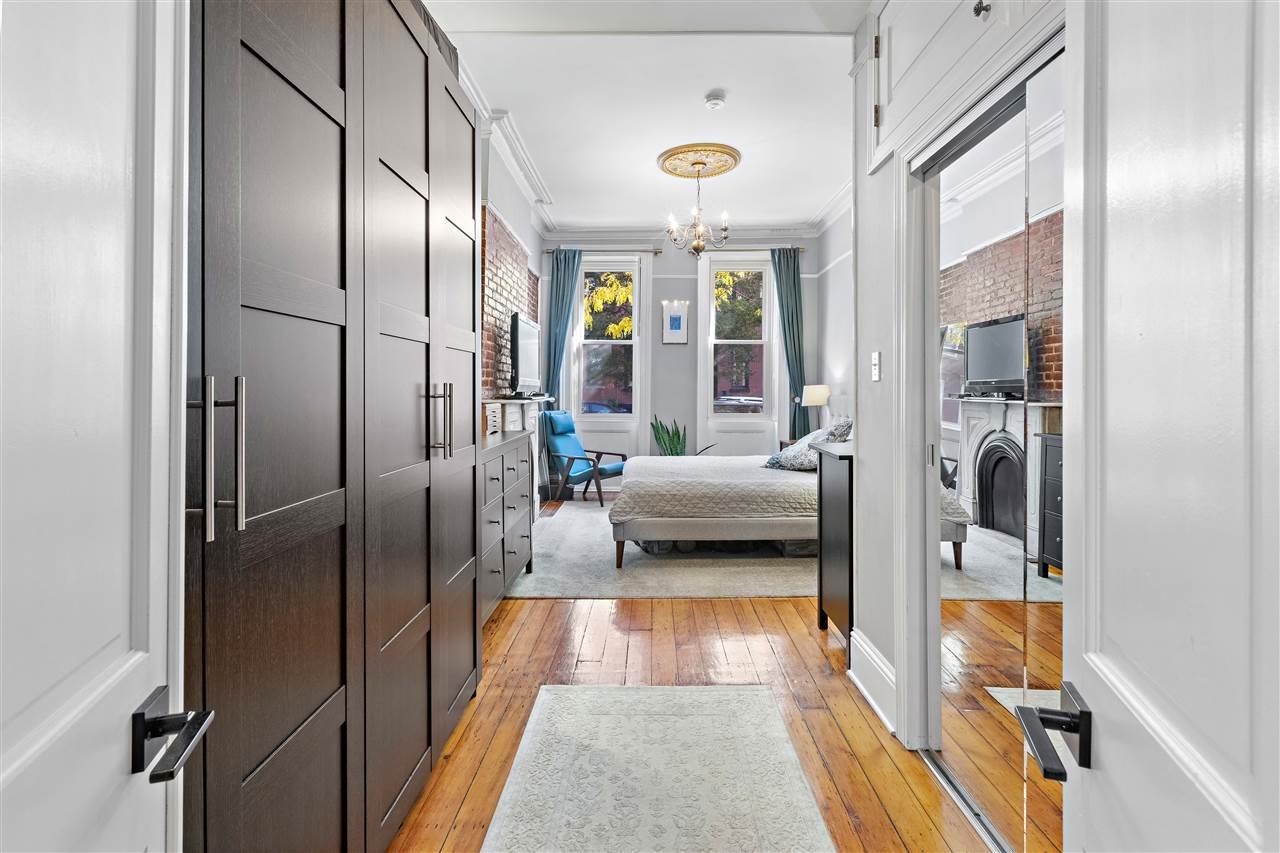 924 GARDEN ST Unit: 1R