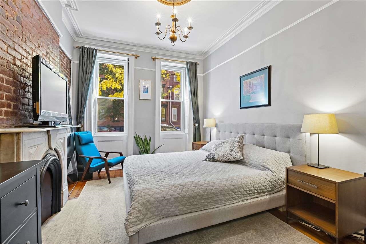 924 GARDEN ST Unit: 1R