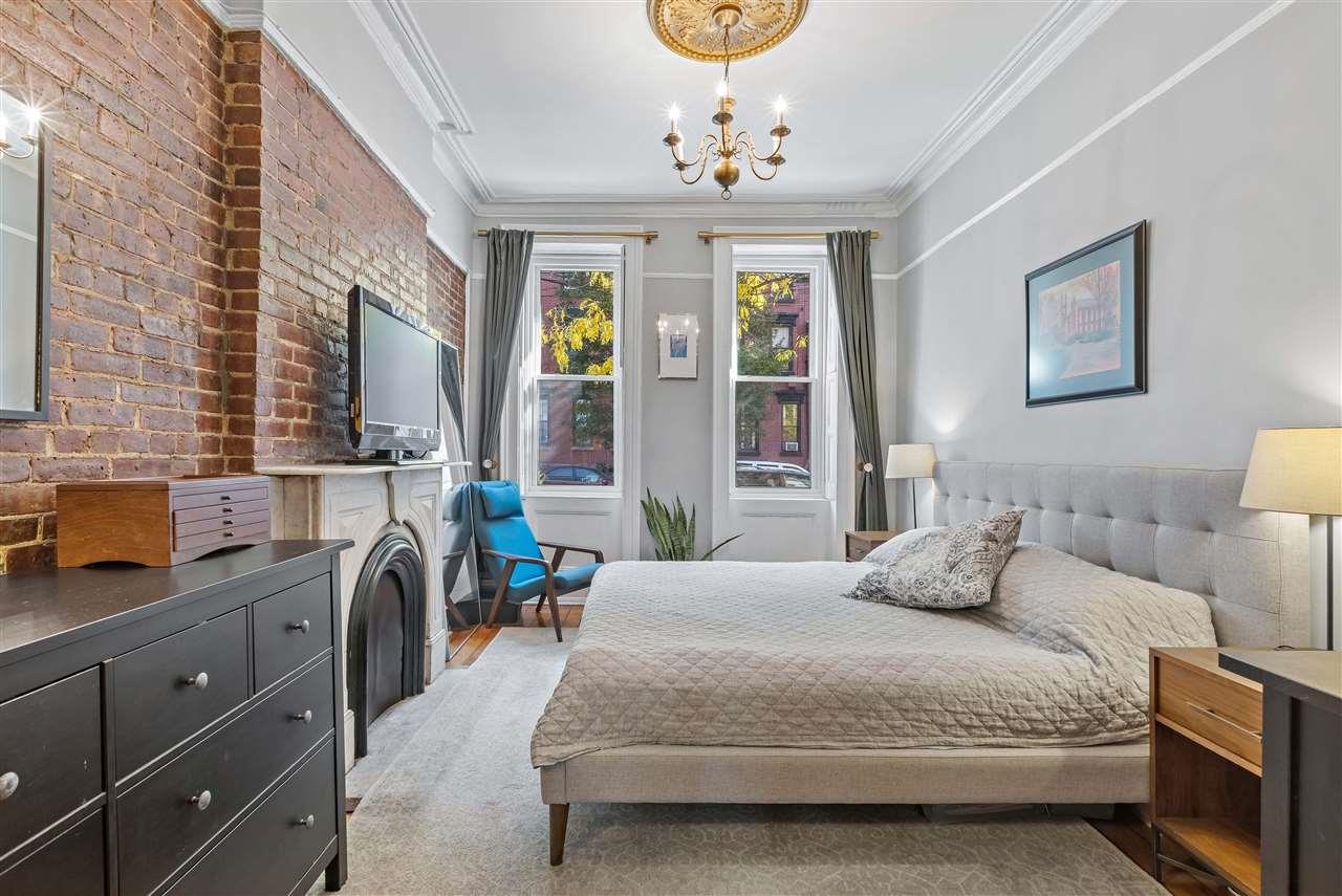 924 GARDEN ST Unit: 1R