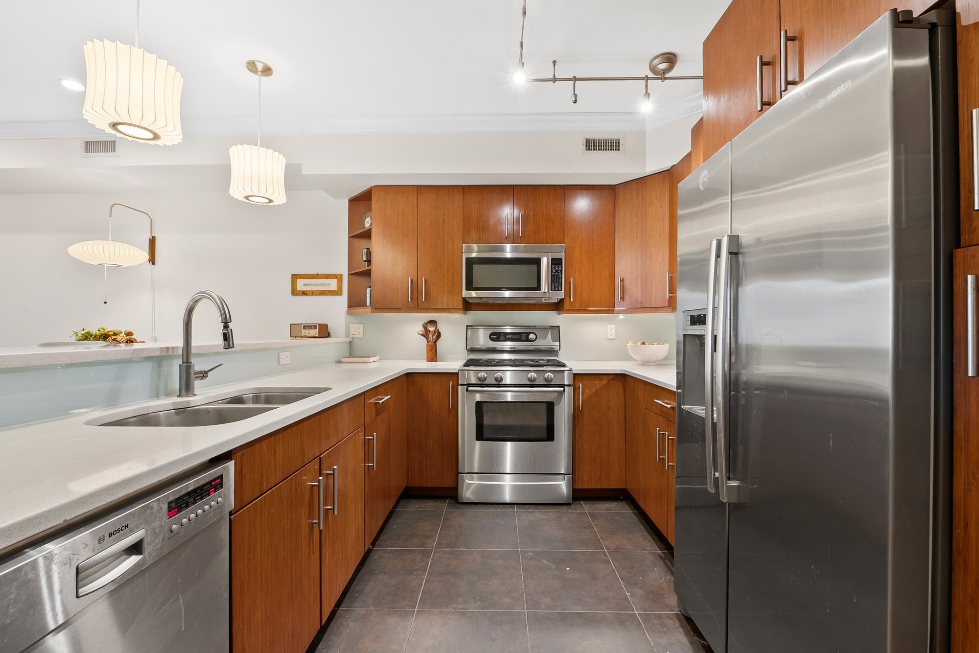 720 WILLOW AVE Unit: 3