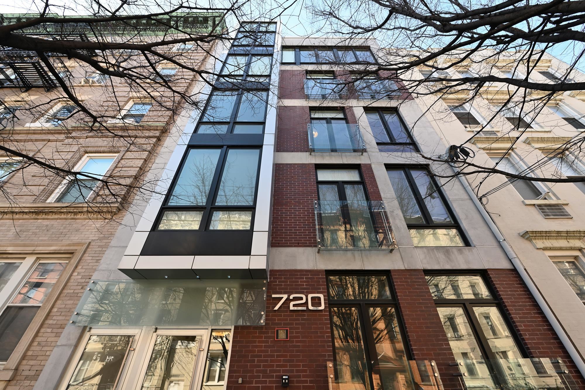 720 WILLOW AVE Unit: 3