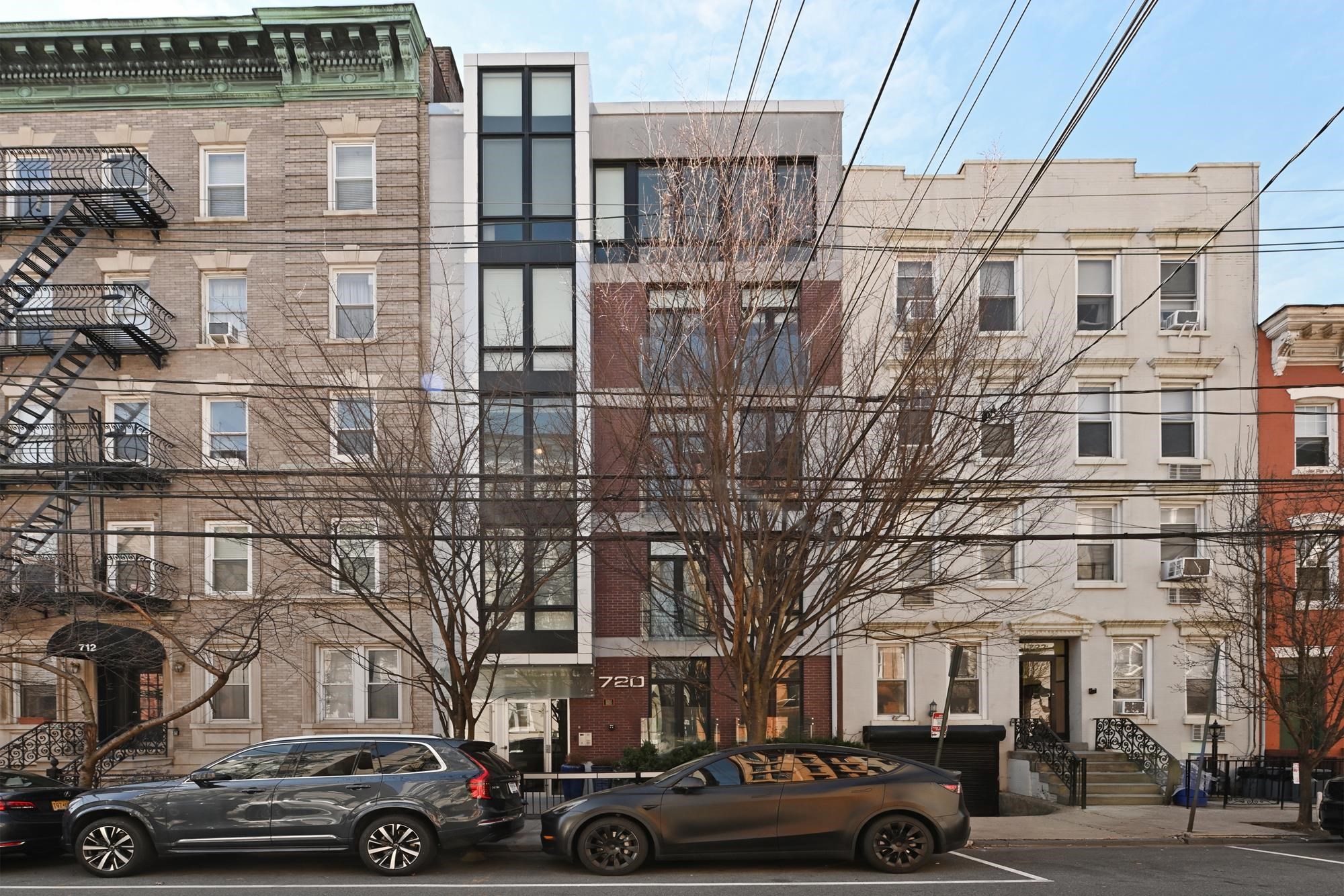 720 WILLOW AVE Unit: 3