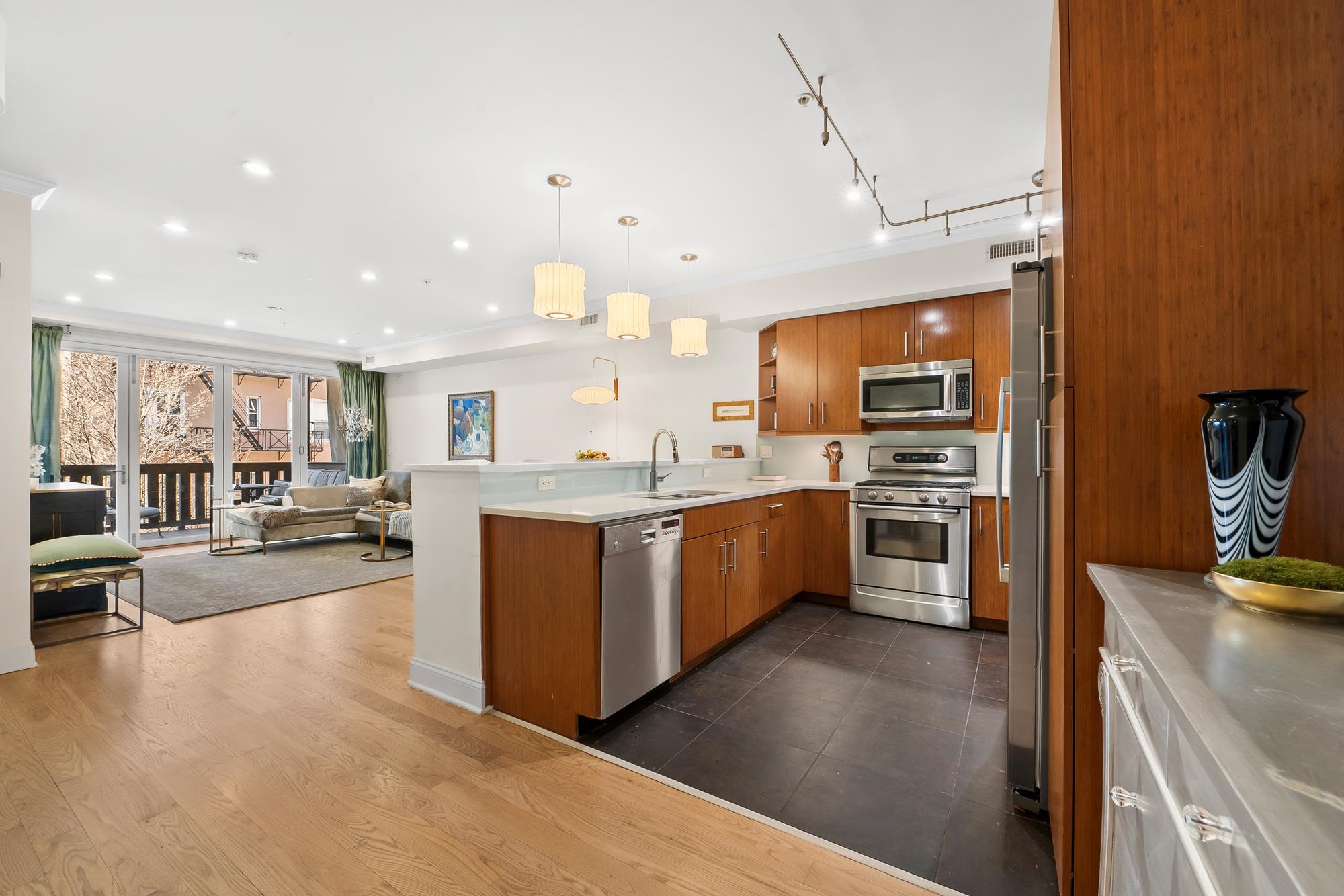 720 WILLOW AVE Unit: 3