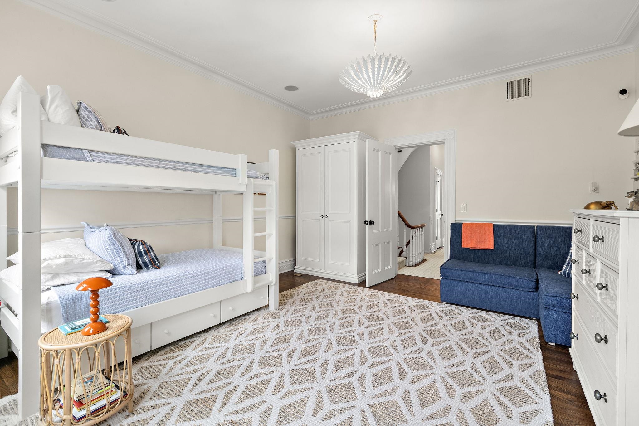 1223 PARK AVE