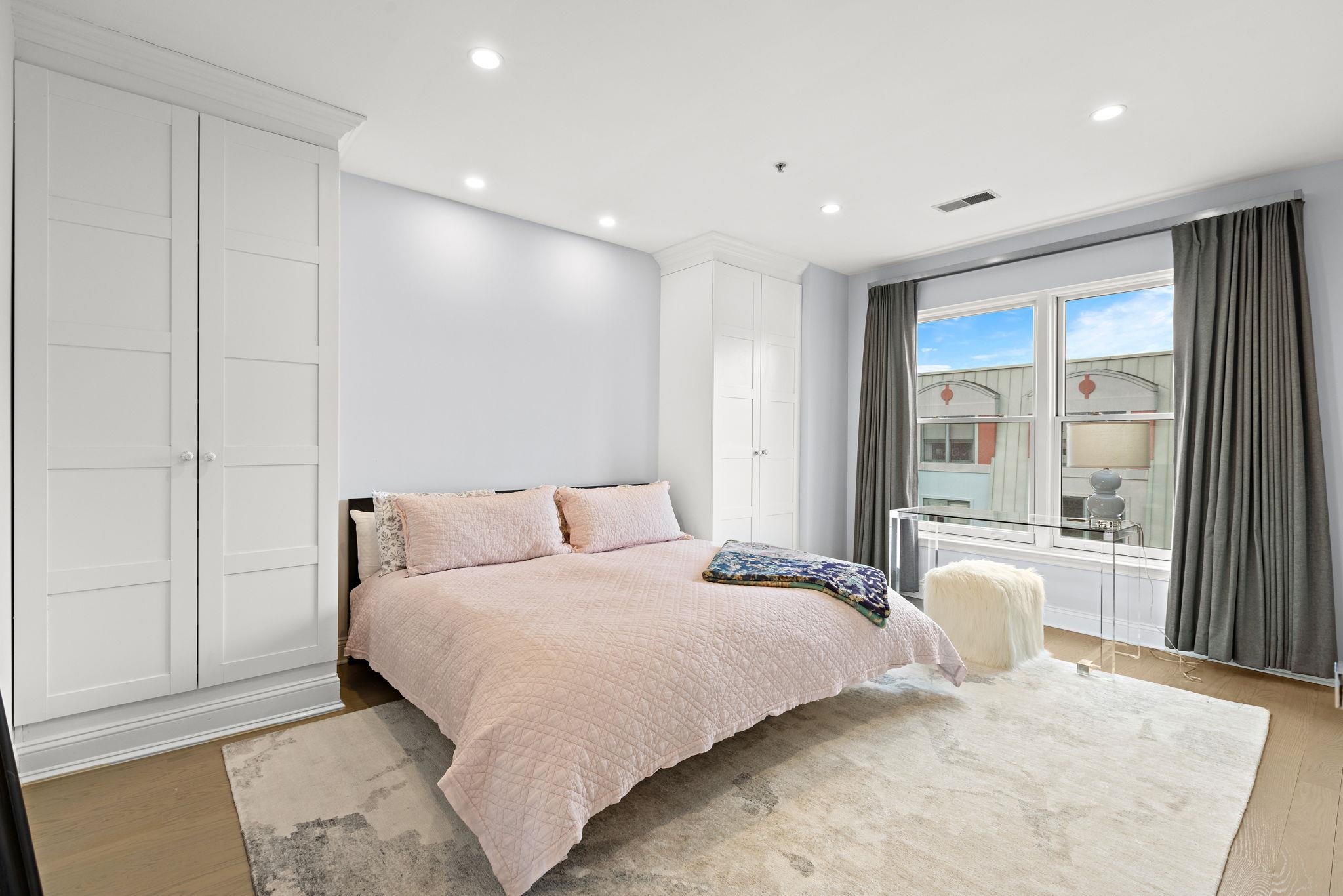 402 9TH ST Unit: E6B