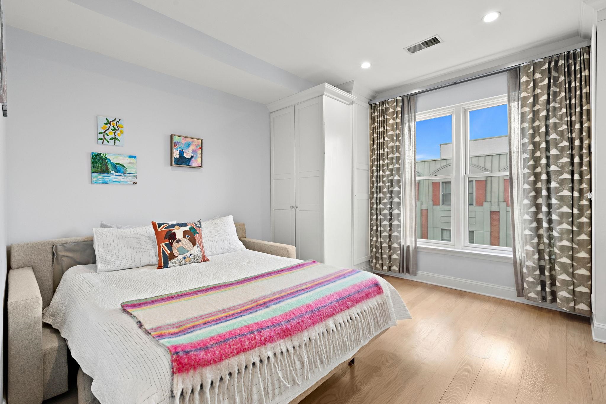 402 9TH ST Unit: E6B