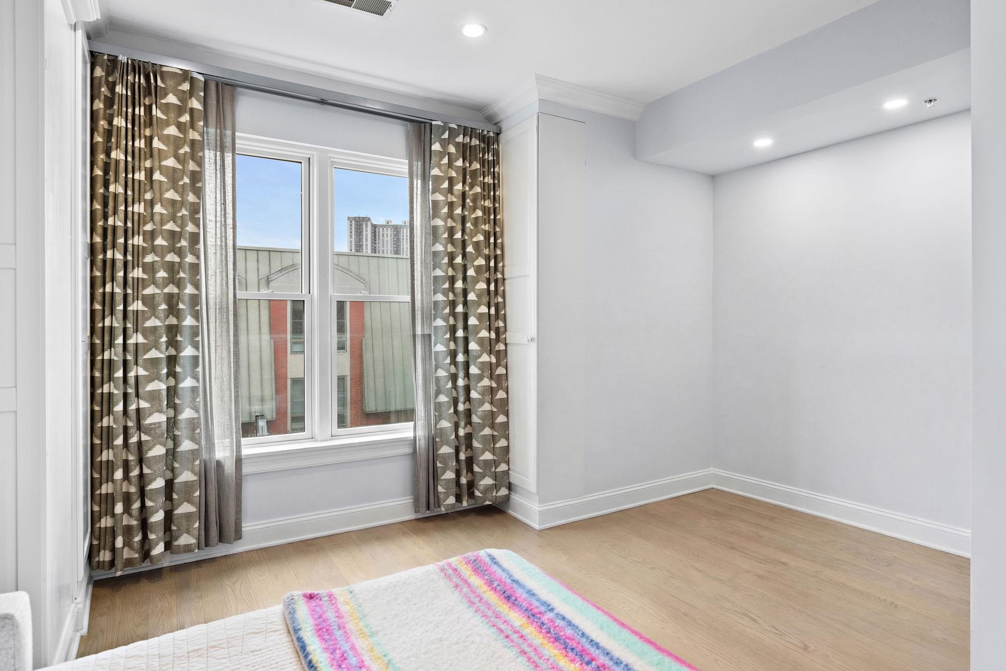 402 9TH ST Unit: E6B