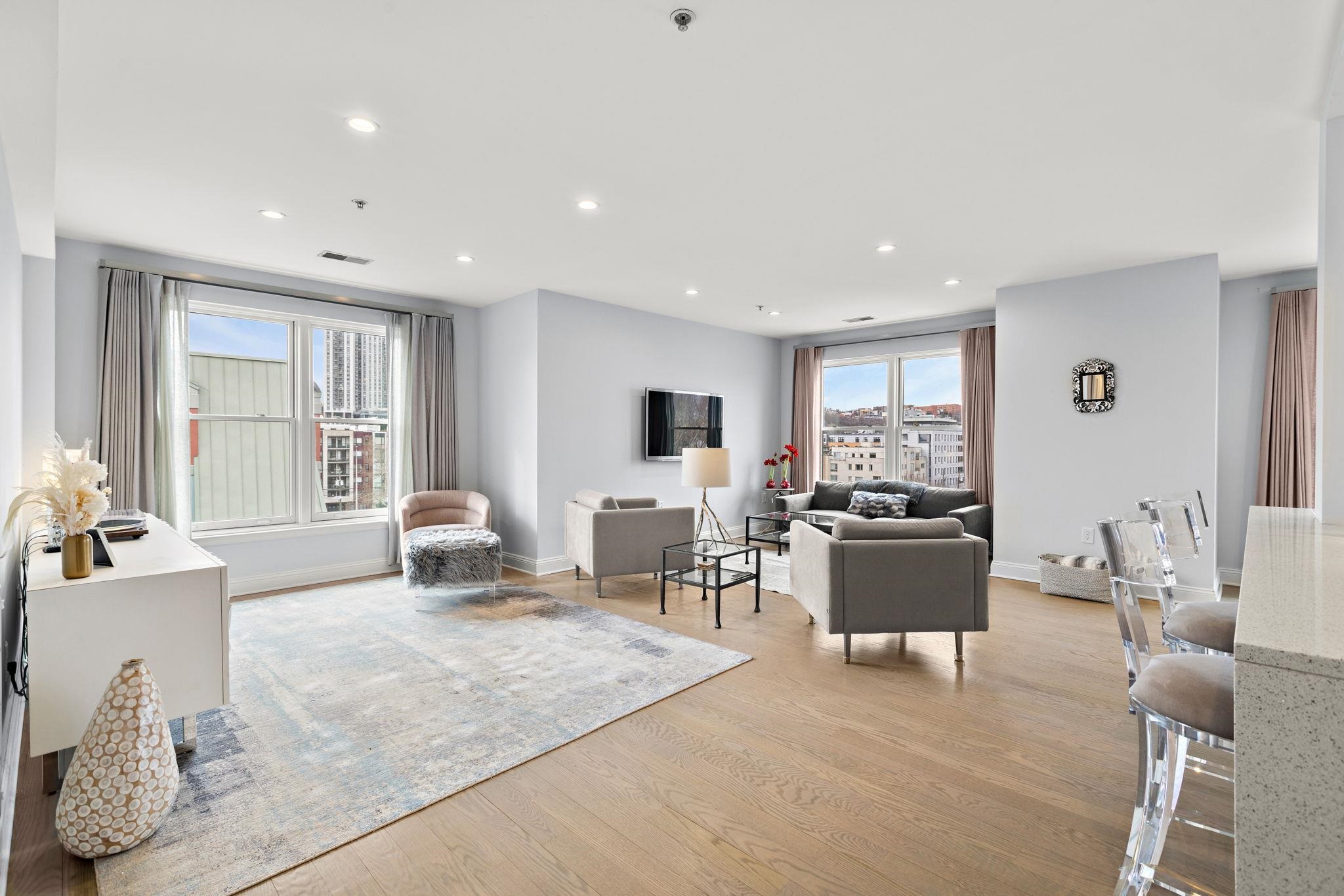 402 9TH ST Unit: E6B