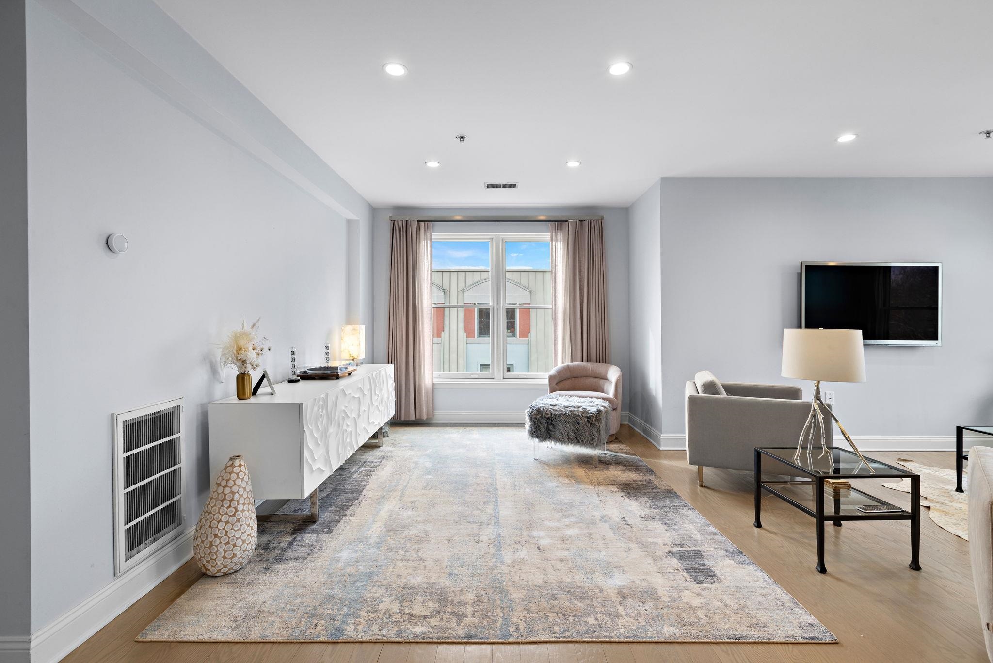 402 9TH ST Unit: E6B