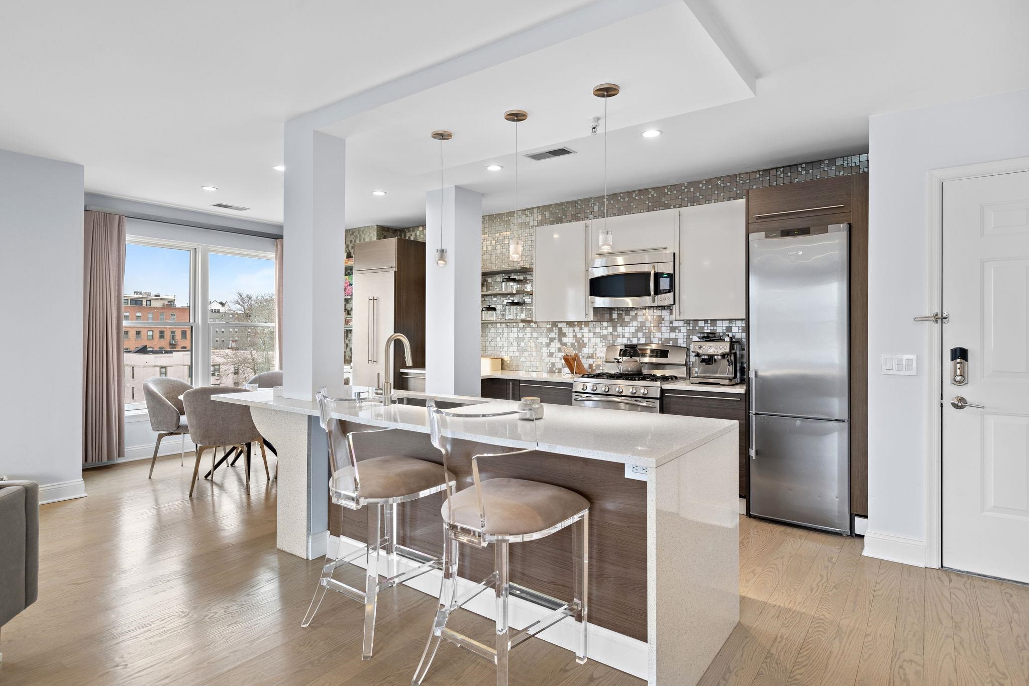 402 9TH ST Unit: E6B