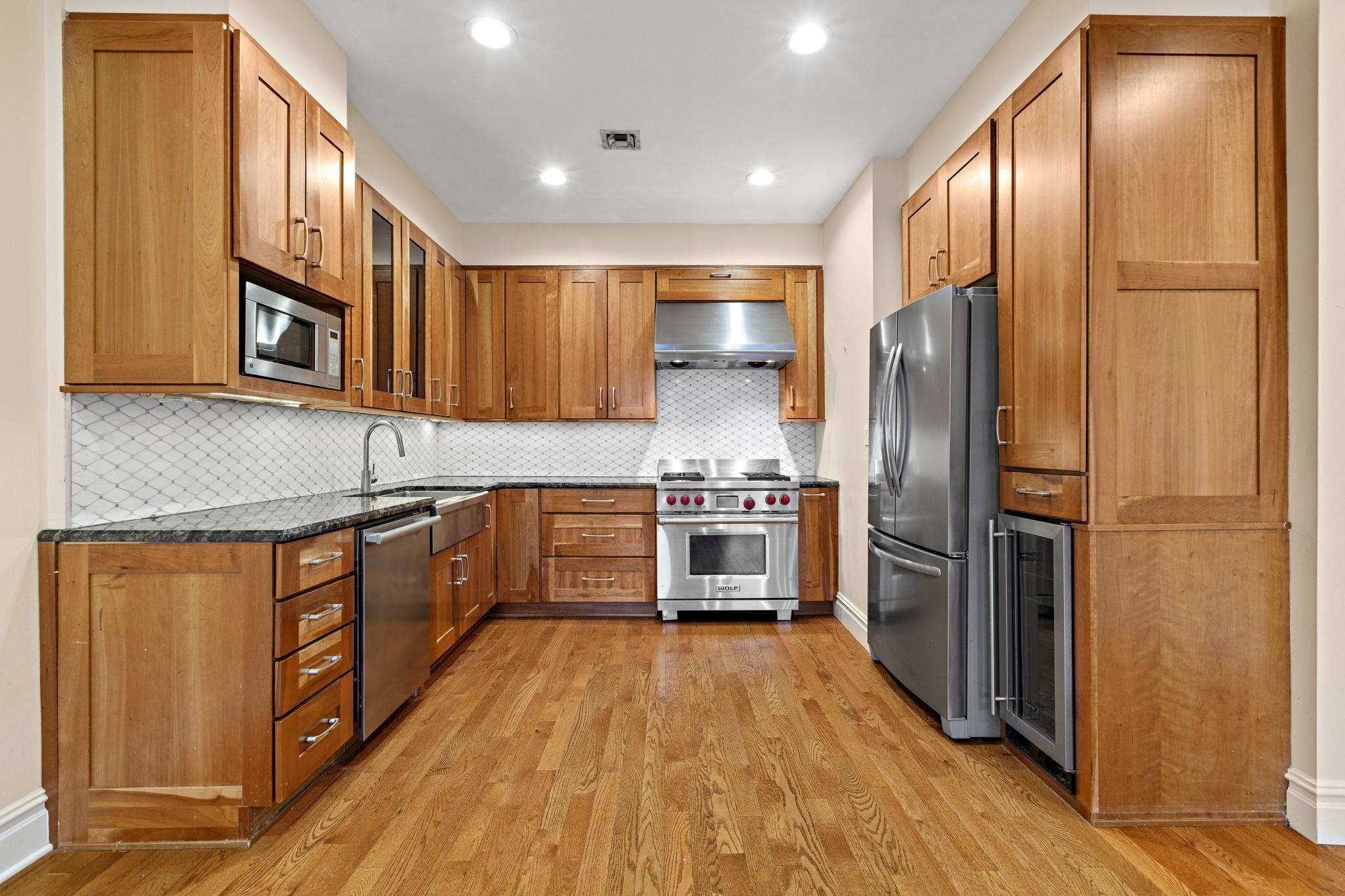 502 HUDSON ST Unit: 4