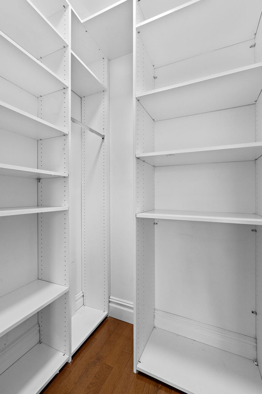 502 HUDSON ST Unit: 4