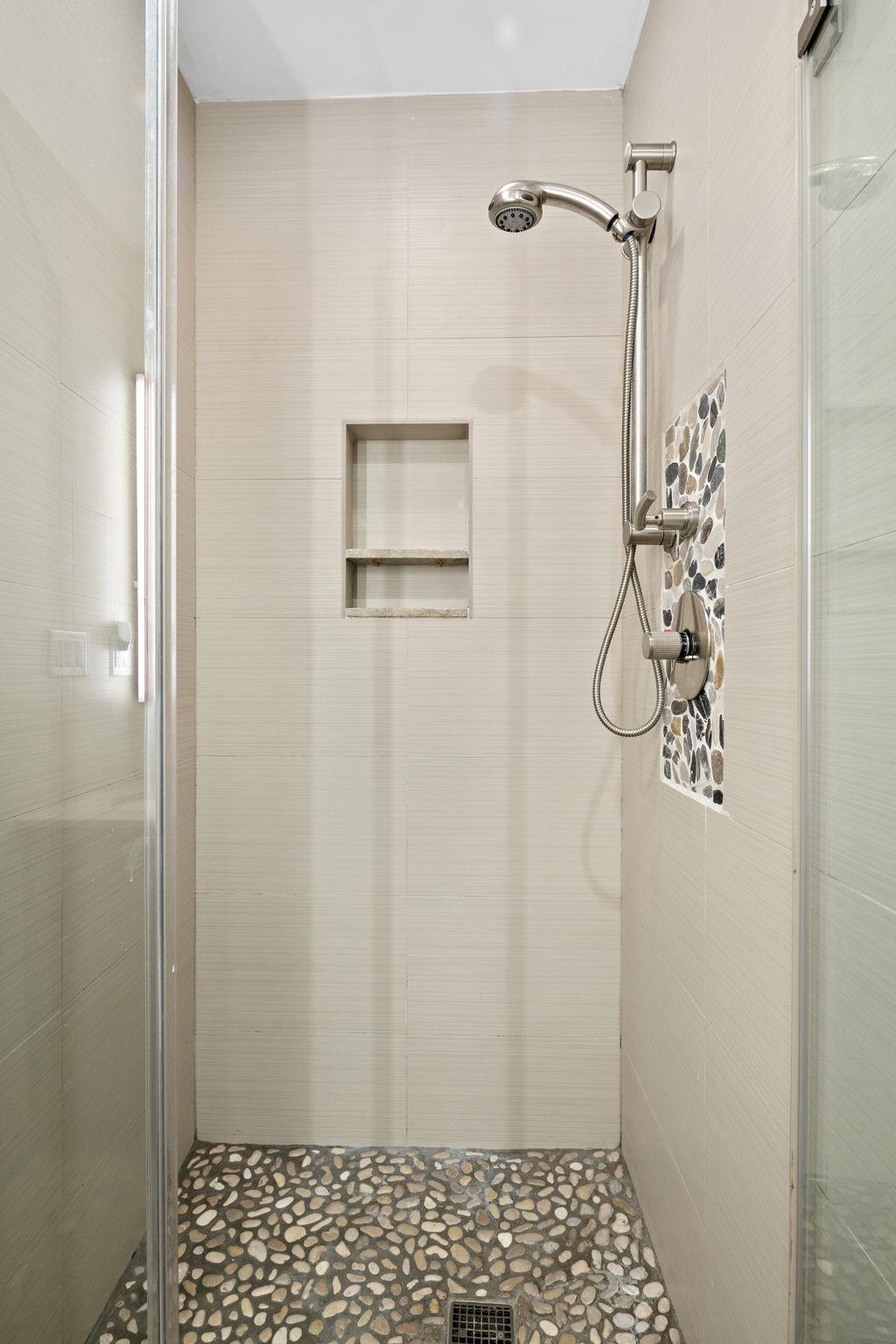 502 HUDSON ST Unit: 4