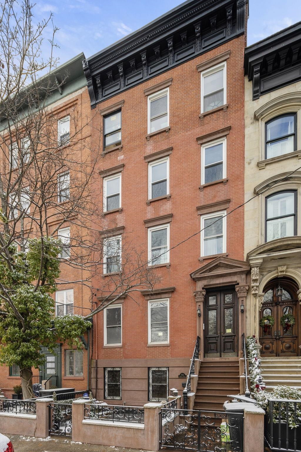 502 HUDSON ST Unit: 4