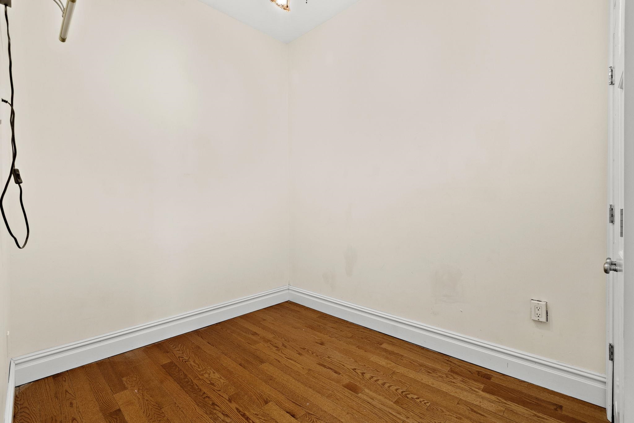 502 HUDSON ST Unit: 4