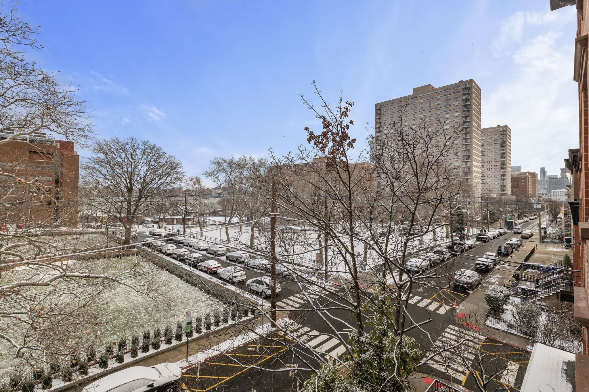 502 HUDSON ST Unit: 4