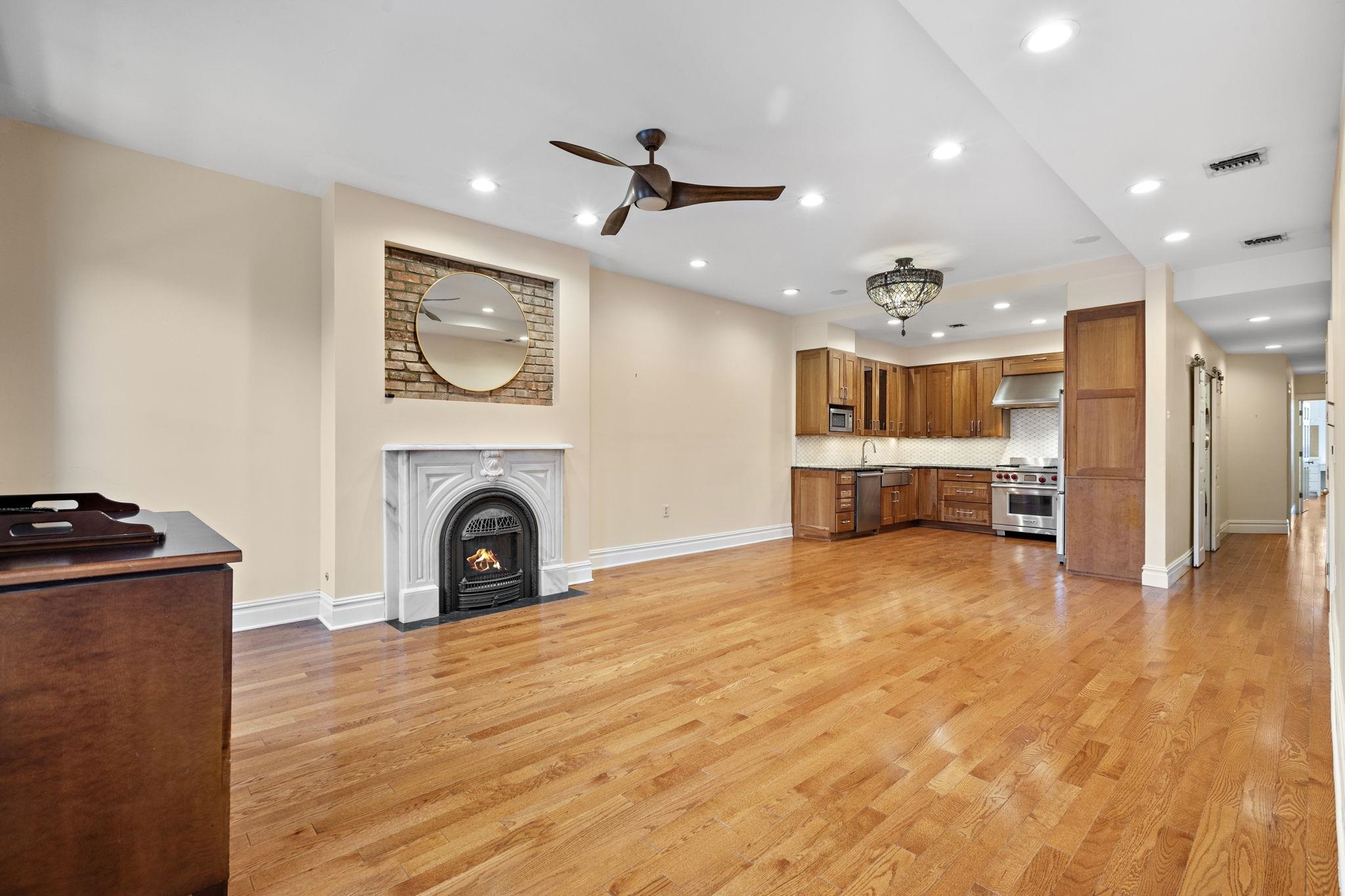 502 HUDSON ST Unit: 4