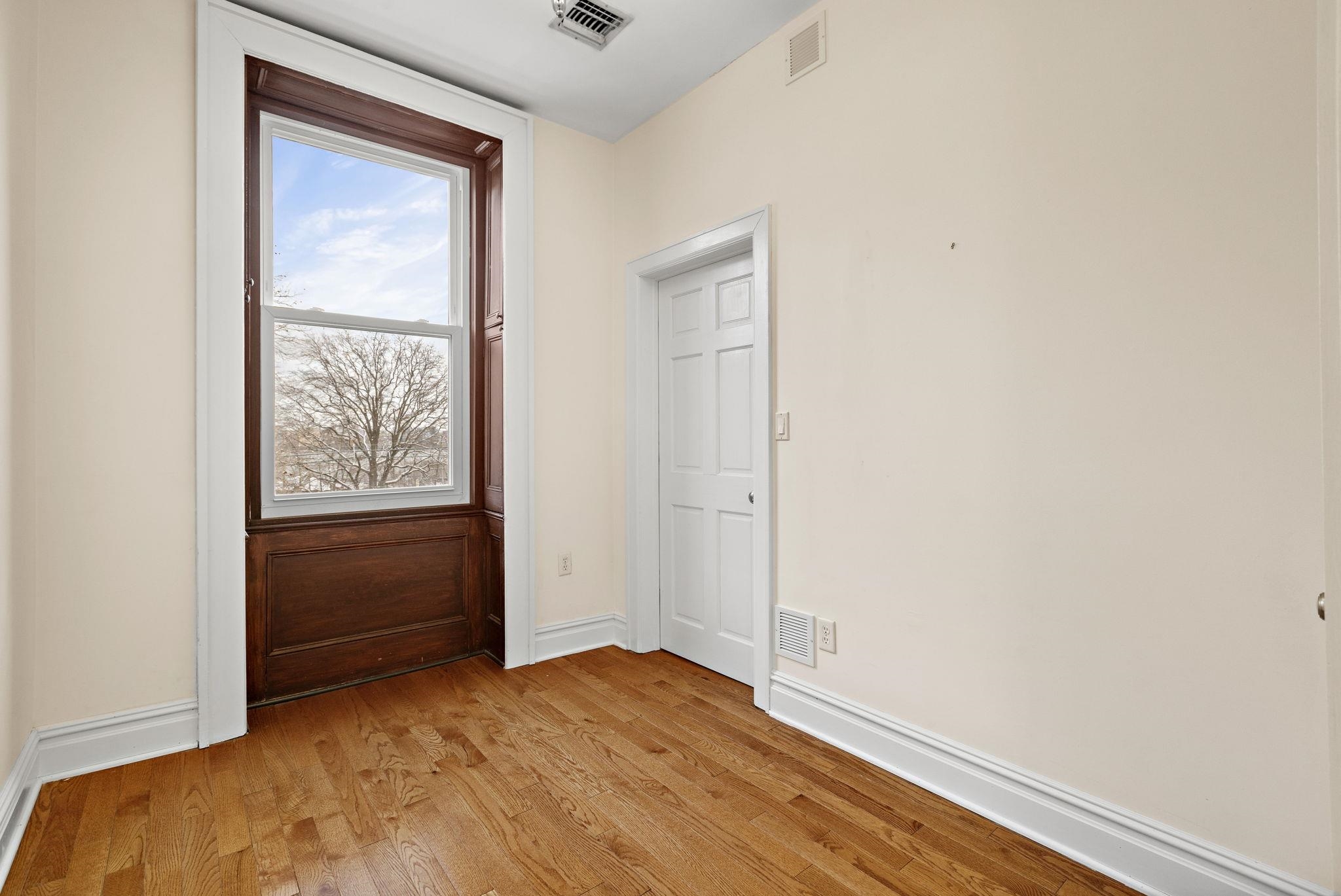 502 HUDSON ST Unit: 4