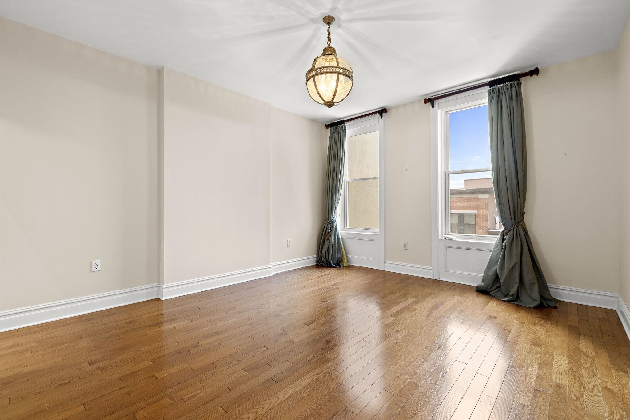 502 HUDSON ST Unit: 4