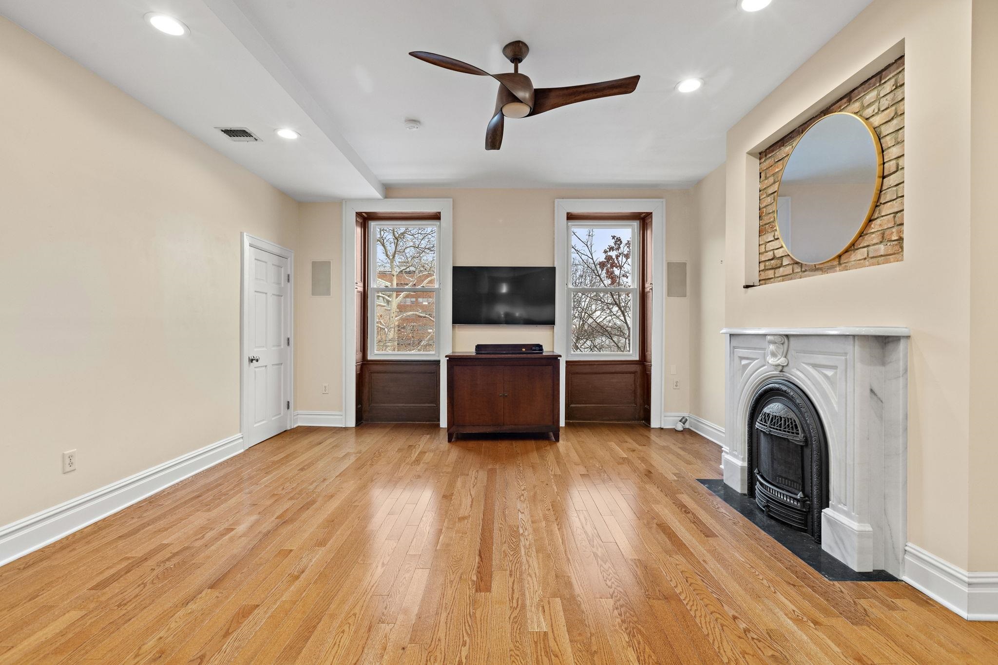 502 HUDSON ST Unit: 4