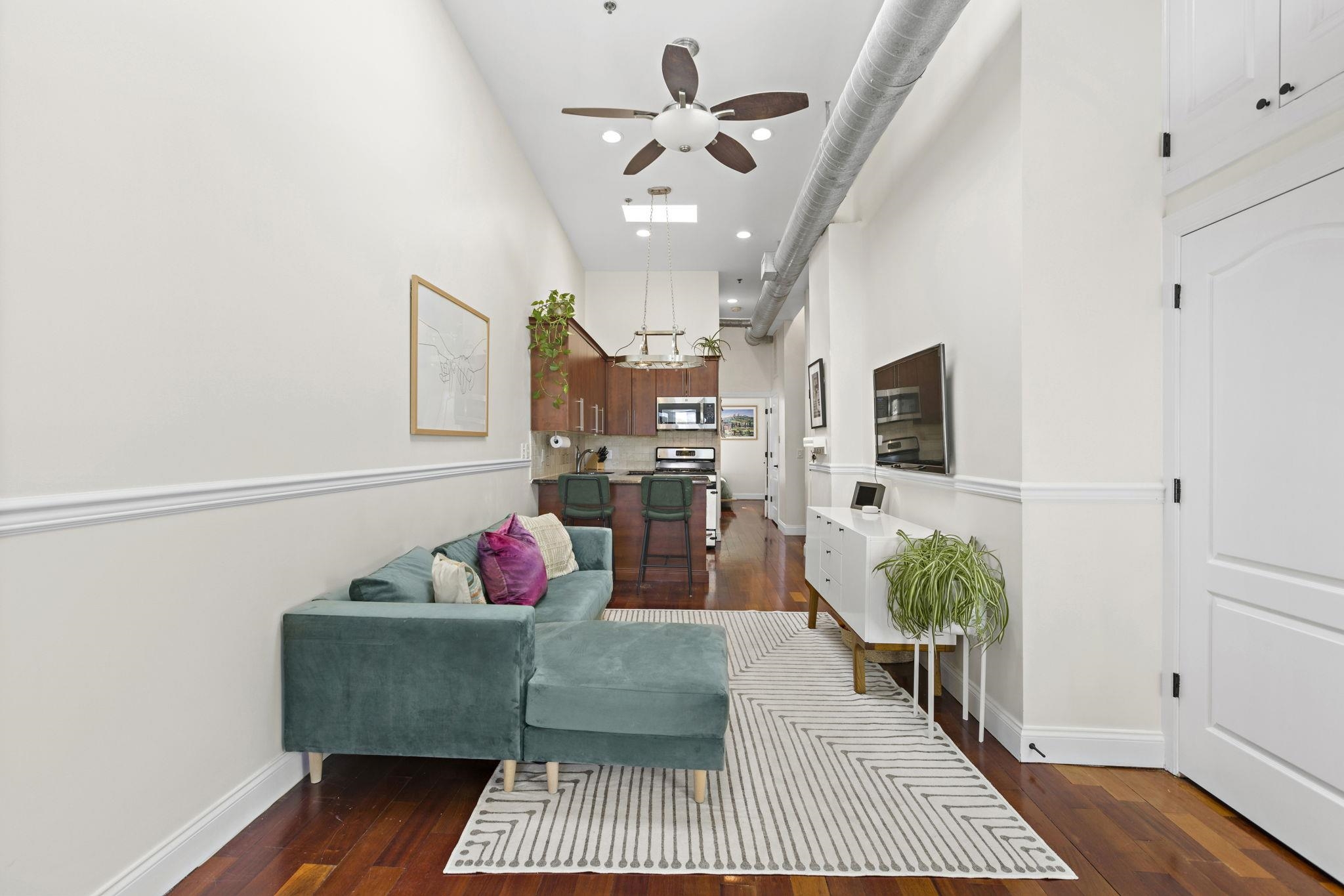 744 PARK AVE Unit: 5L