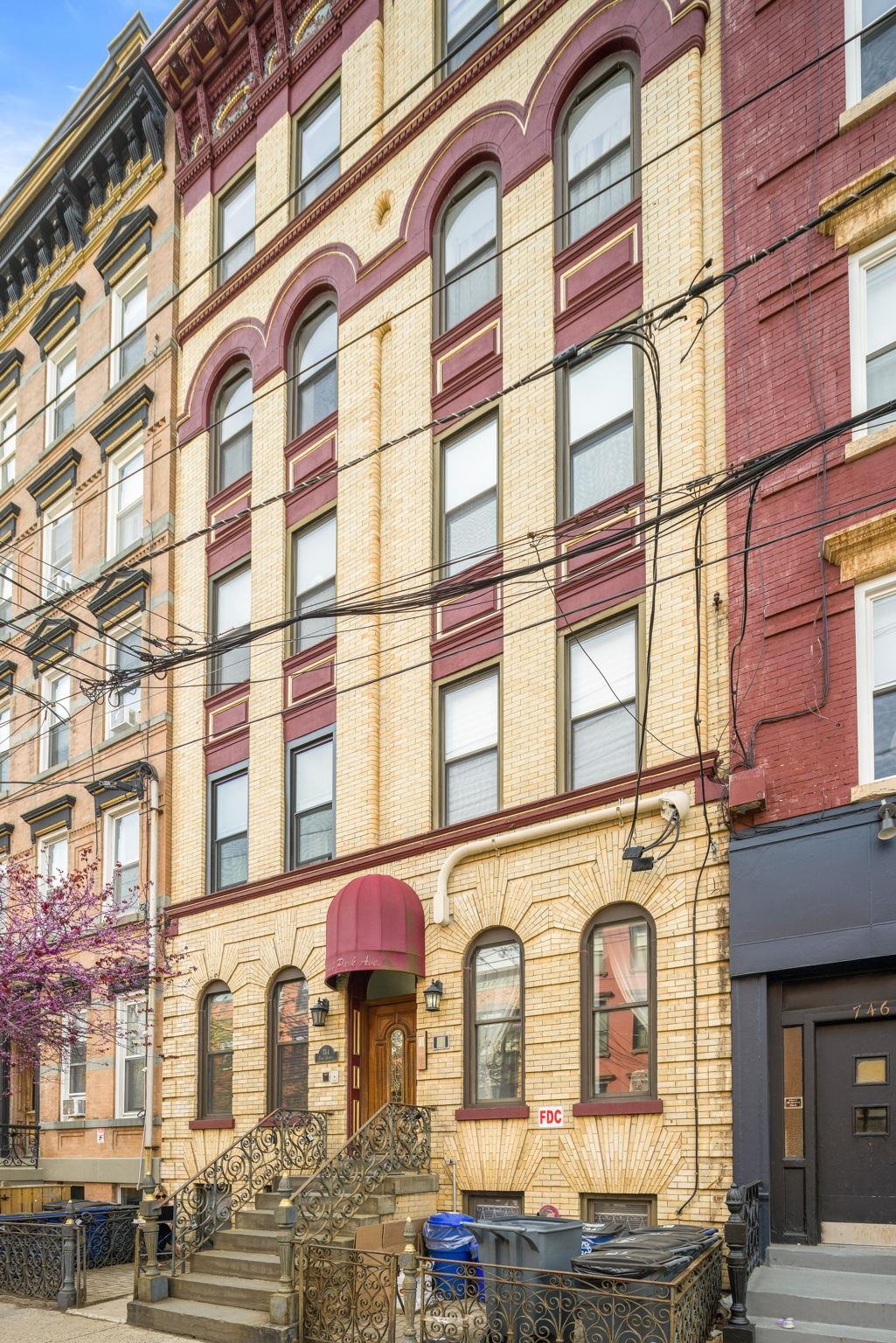 744 PARK AVE Unit: 5L
