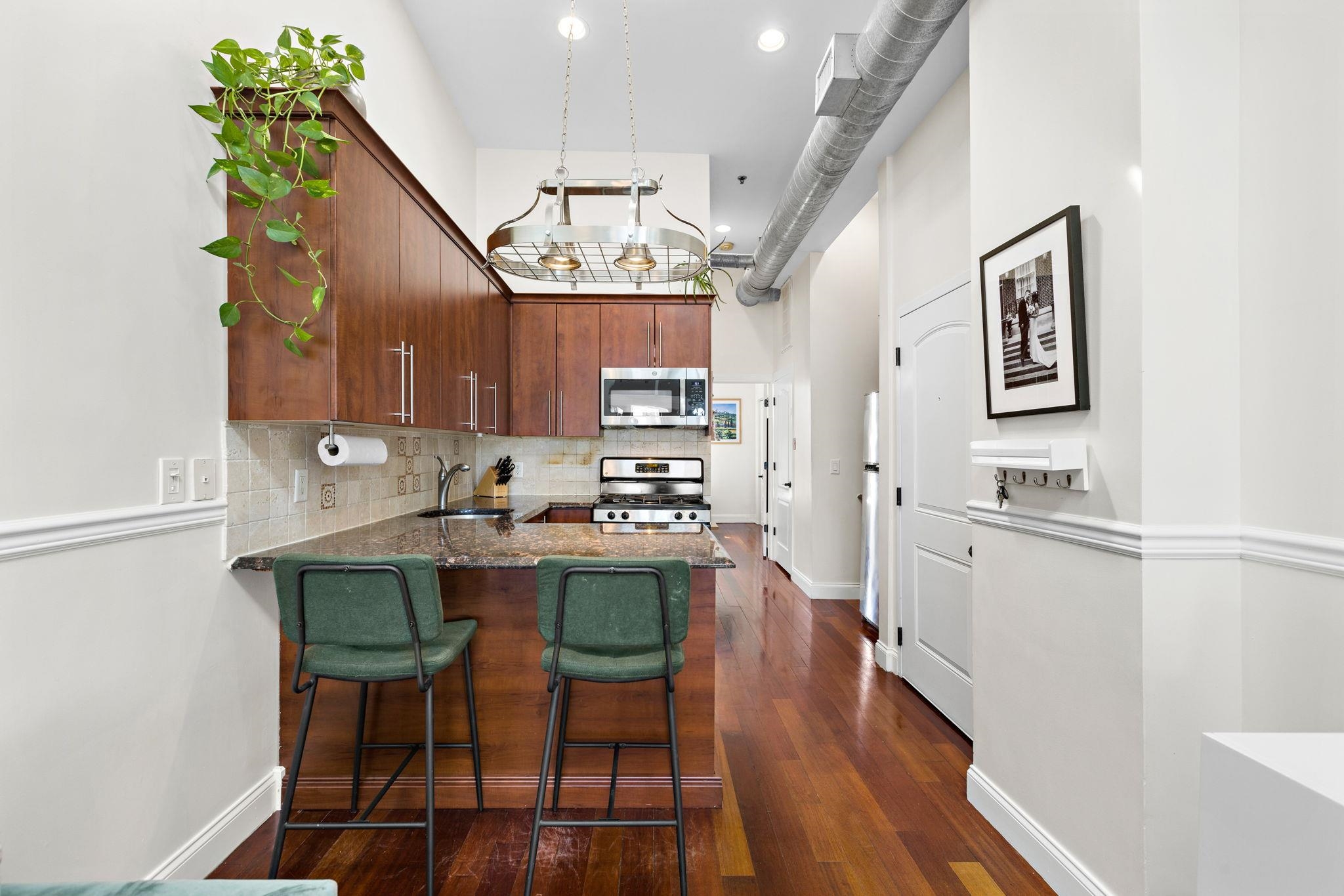 744 PARK AVE Unit: 5L