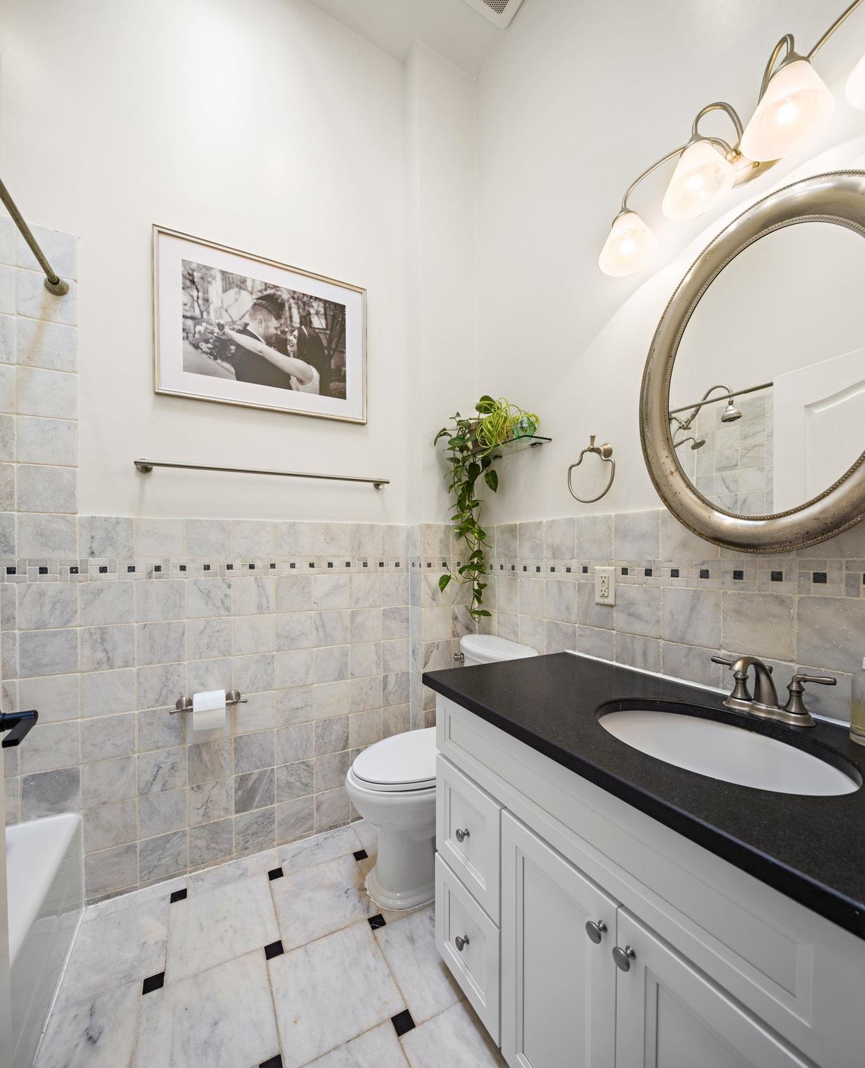744 PARK AVE Unit: 5L