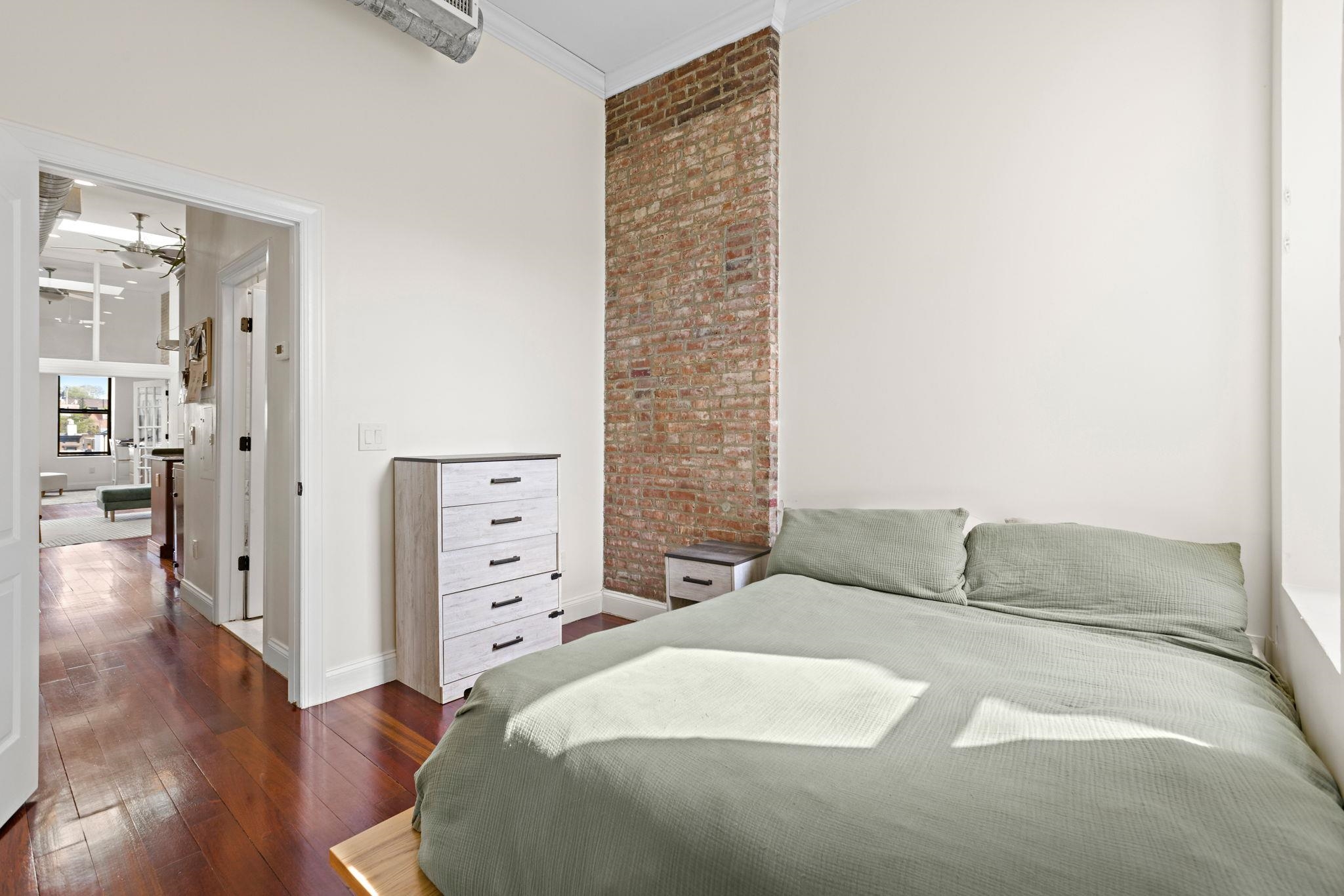 744 PARK AVE Unit: 5L