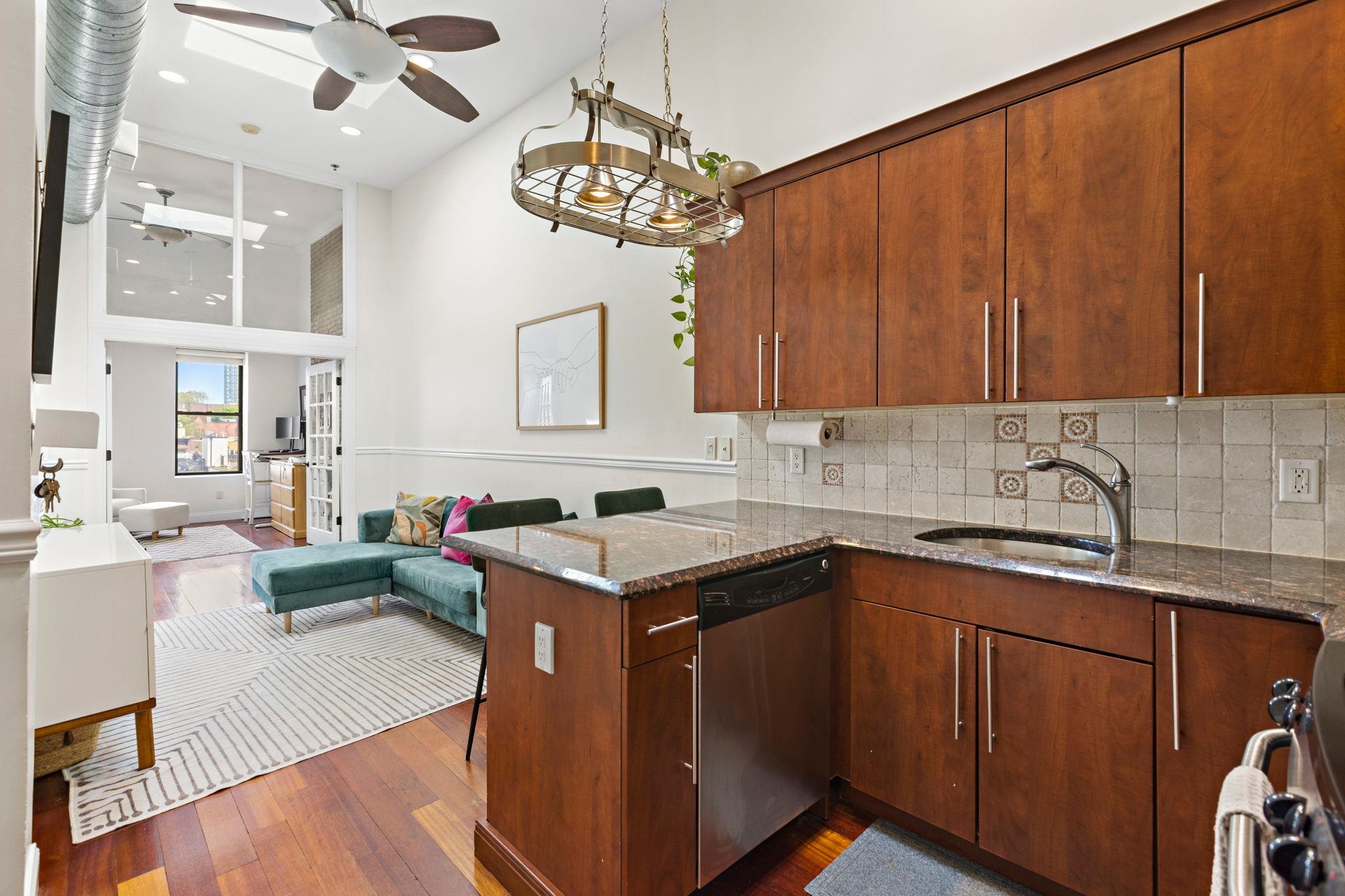 744 PARK AVE Unit: 5L