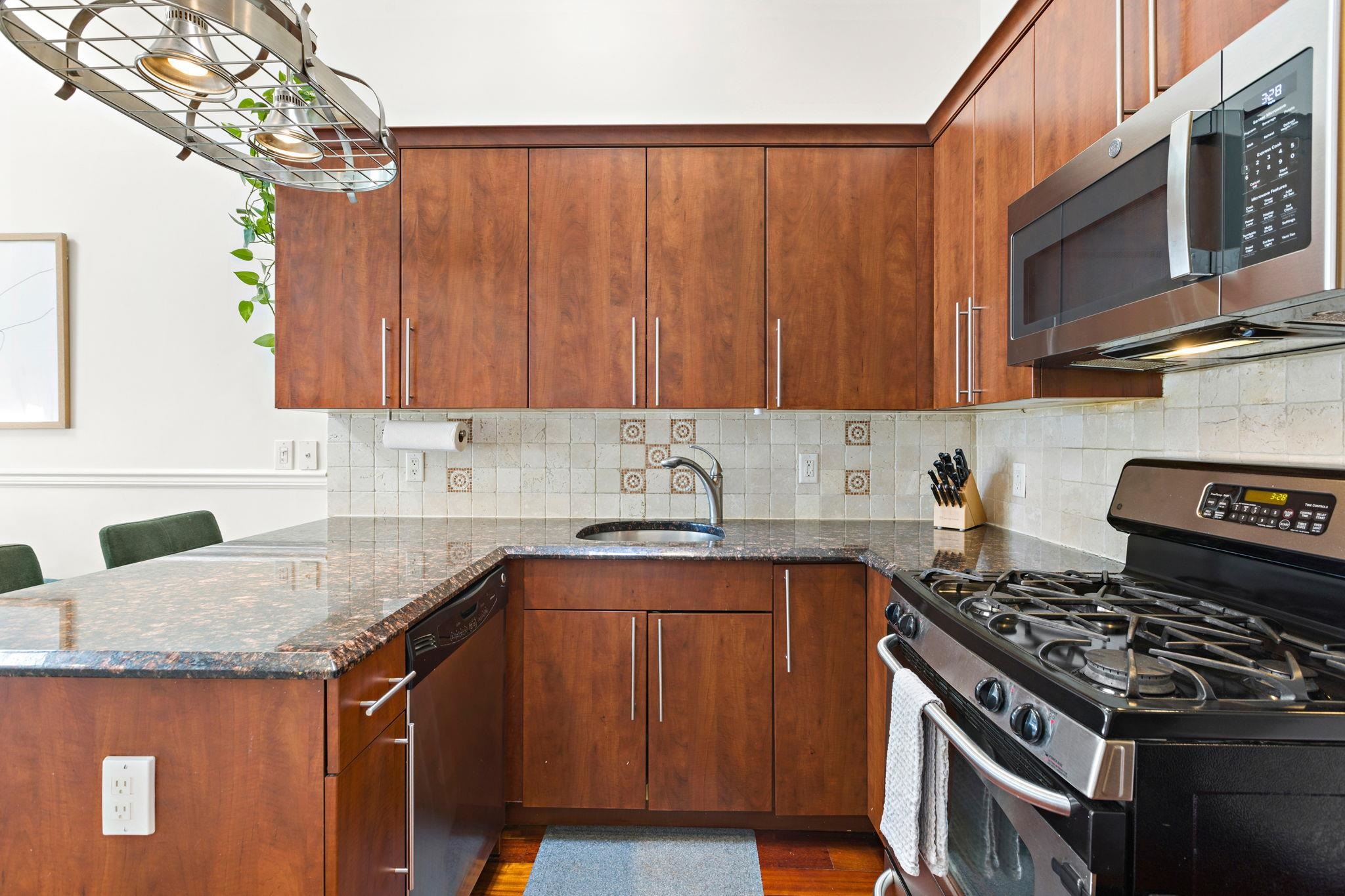 744 PARK AVE Unit: 5L