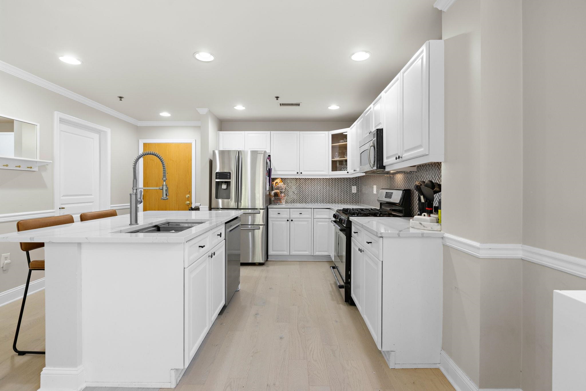 812 GRAND ST Unit: 210