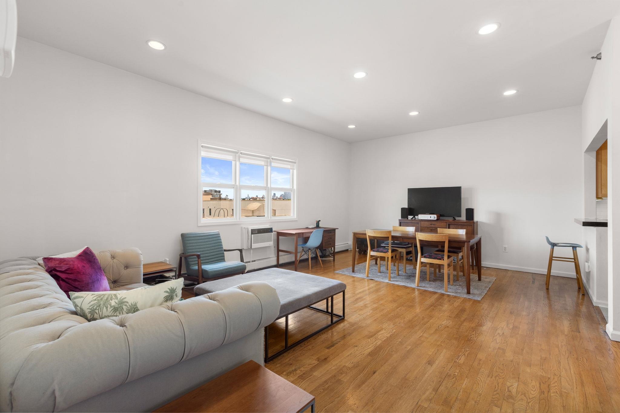 501 ADAMS ST Unit: 5I