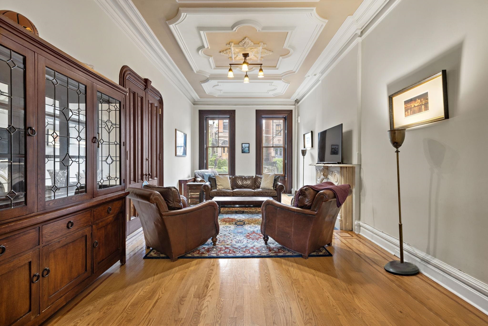 910 HUDSON ST Unit: 1
