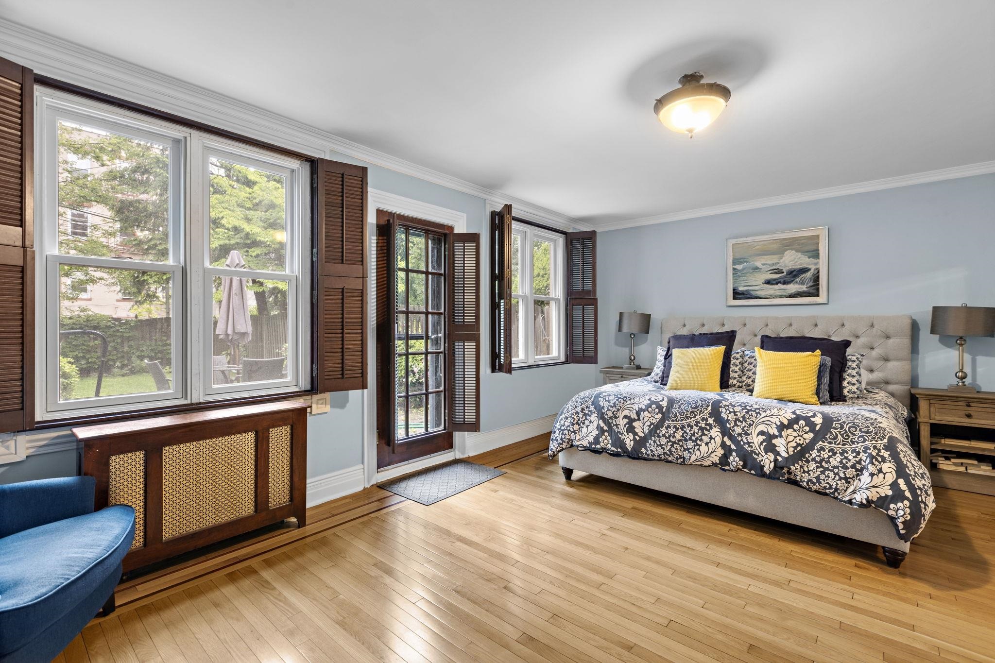 910 HUDSON ST Unit: 1